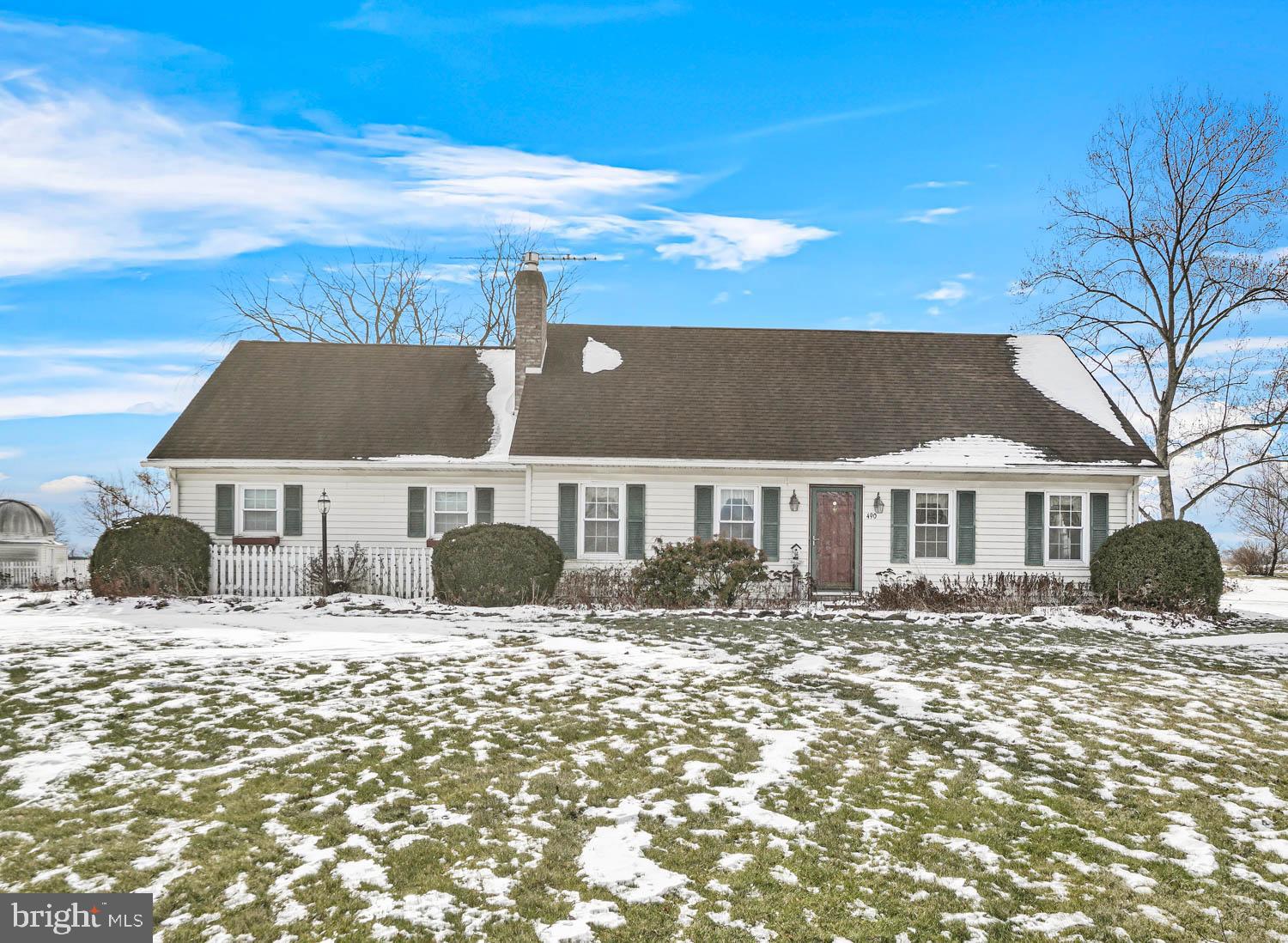 This charming single-family home offers 3 bedrooms and 2.5 bathrooms, with plenty of space for comfortable living. The spacious primary suite is sure to be admired. Enjoy a screened-in back porch, perfect for relaxing year-round, and a beautiful yard with just over an acre of land. The large outdoor space is great for gardening, play, or just unwinding. You won't want to miss out on this wonderful home!
Please note: Owner is elderly and currently working on moving his belongings out of the home.
Home was placed back on the market because original buyer wanted to purchase more acreage from the farm directly beyond our listing. This could not be done as farm located directly behind this property is being placed in preservation.