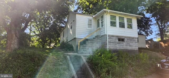 Step into the charm of this 1947 two bedroom, one bath home, perfectly located just minutes from downtown Berkeley Springs. This cozy property blends vintage character with everyday practicality, offering a welcoming mudroom, a partial basement for storage or hobbies, and comfortable living spaces throughout.
Outside, the property offers a 9×13 chicken run with coop, ideal for anyone dreaming of fresh eggs or a small homestead setup. A separate shed adds even more storage for tools, gardening supplies, or outdoor gear.
A wonderful opportunity for anyone seeking convenience, charm, and a touch of country living close to town.