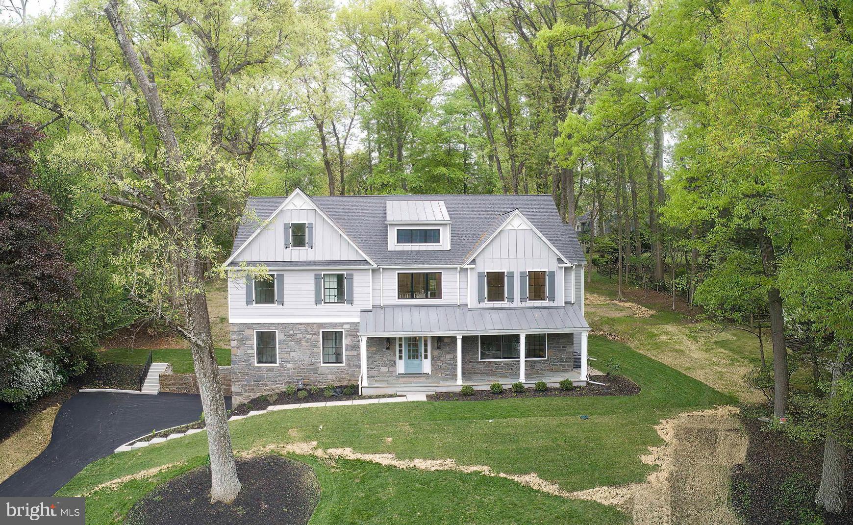 COLONIAL VILLAGE - Residential