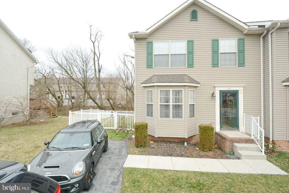 Country Kitchen duplex - Fenced yard - Deck - 3 Bedroom - Master Suite with Bath and Cathedral Ceiling- Full Basement ready to finish for additional Living space - South West School District