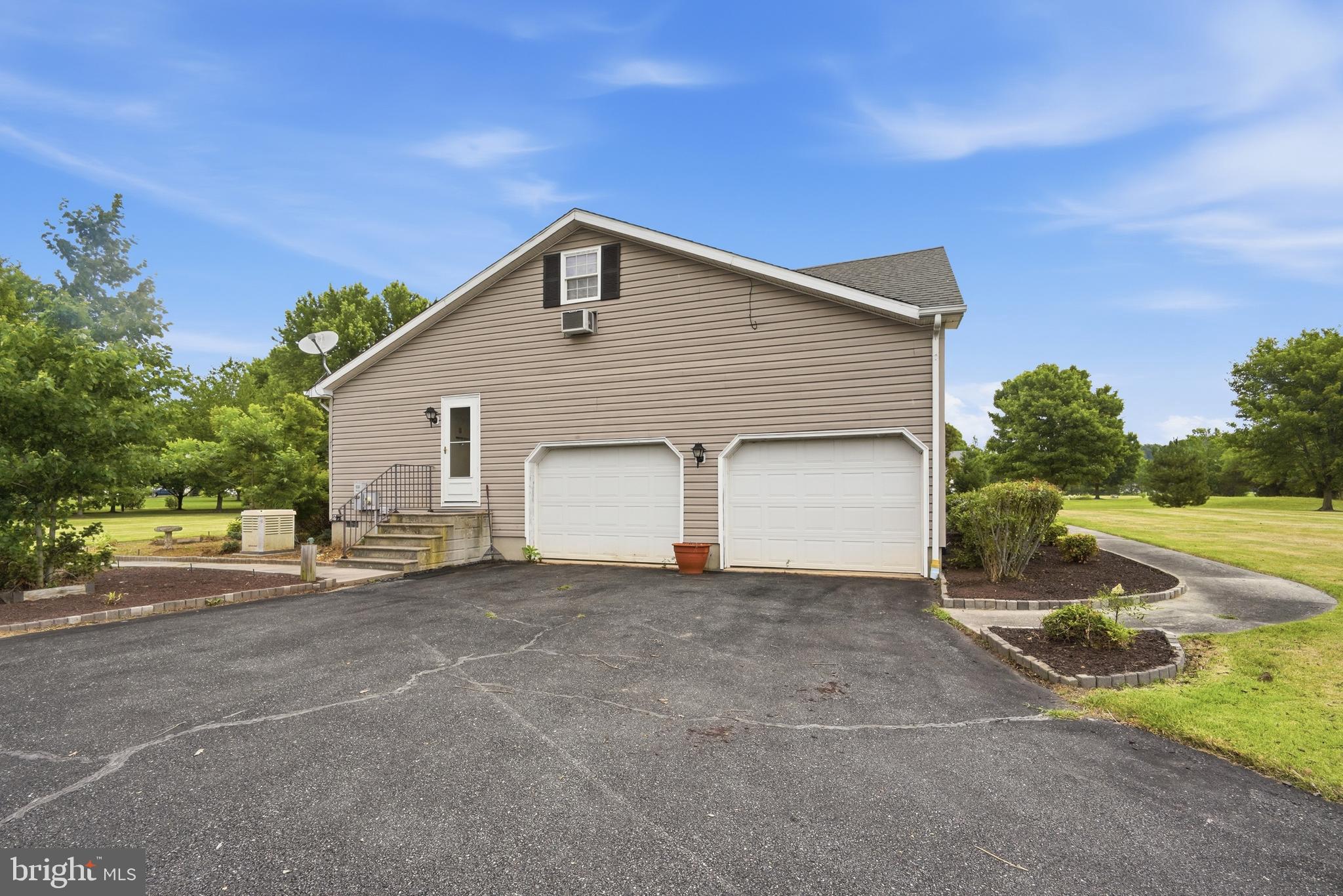 HOLLY ACRES - Residential