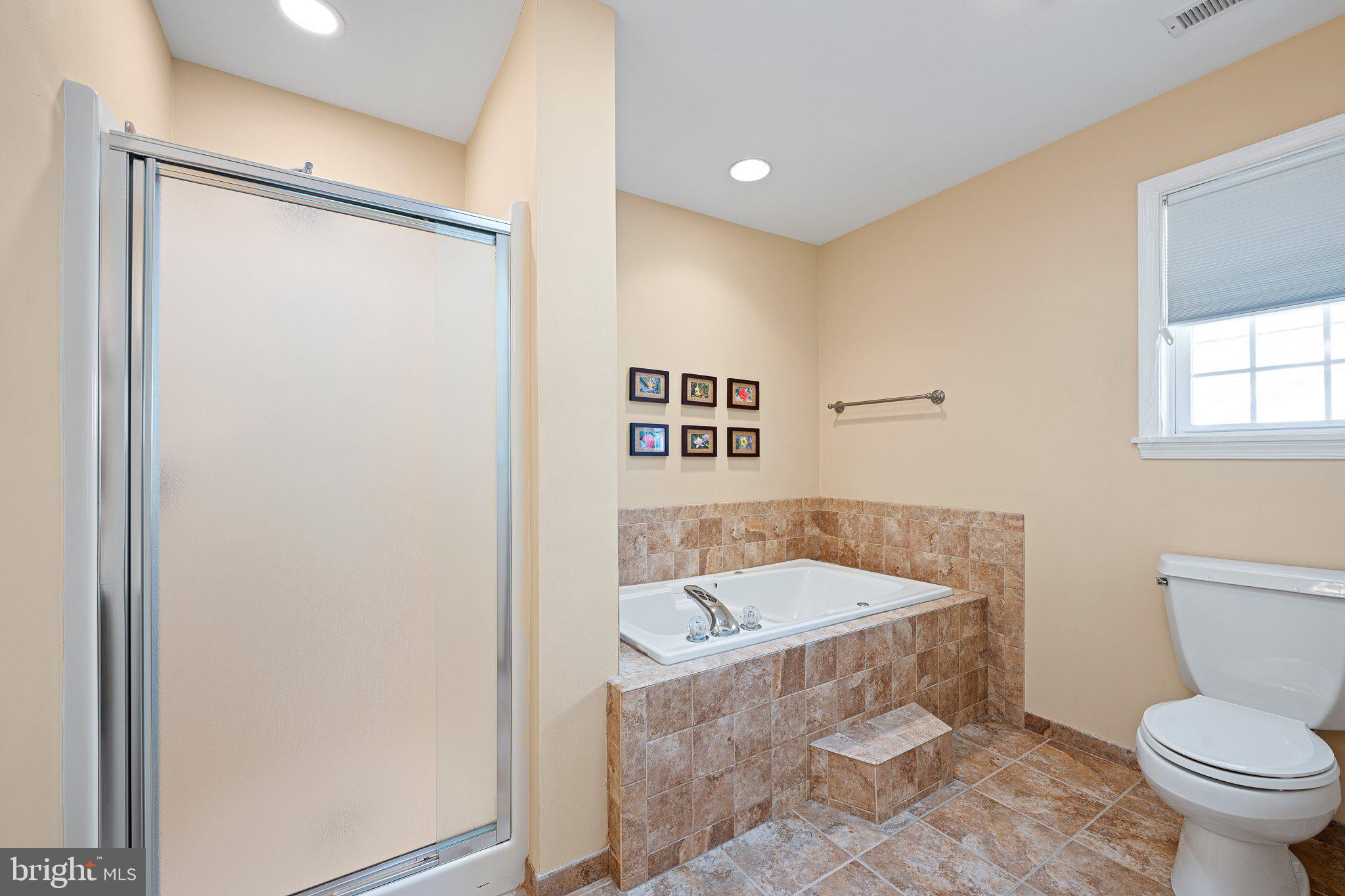 SALT POND - Residential