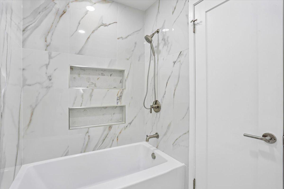 REGENCY ESTATES - Residential