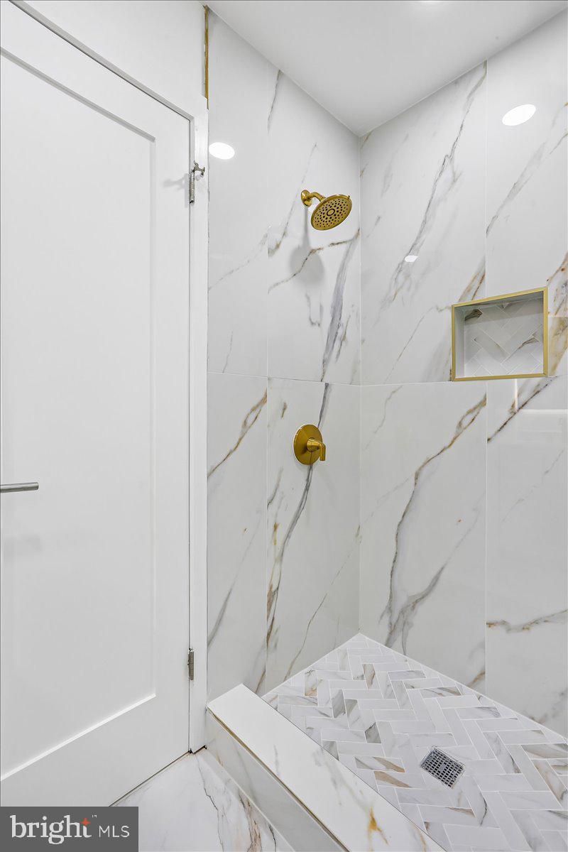 REGENCY ESTATES - Residential