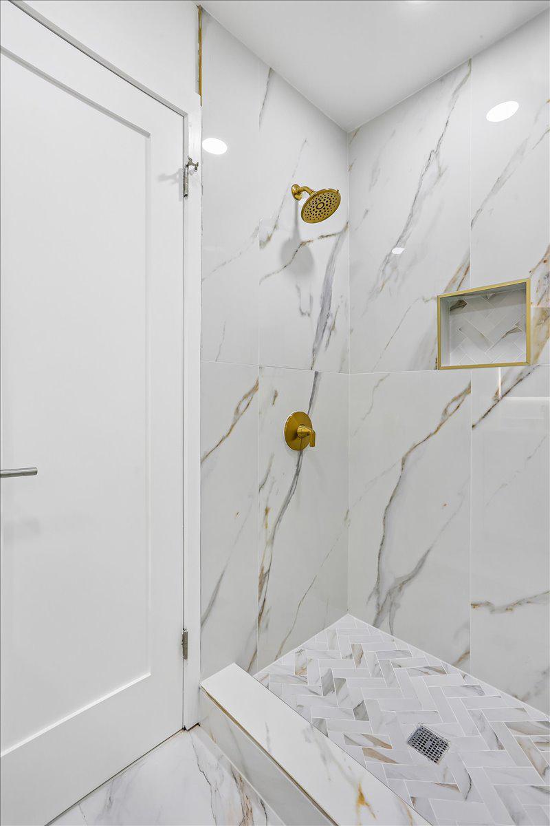 REGENCY ESTATES - Residential