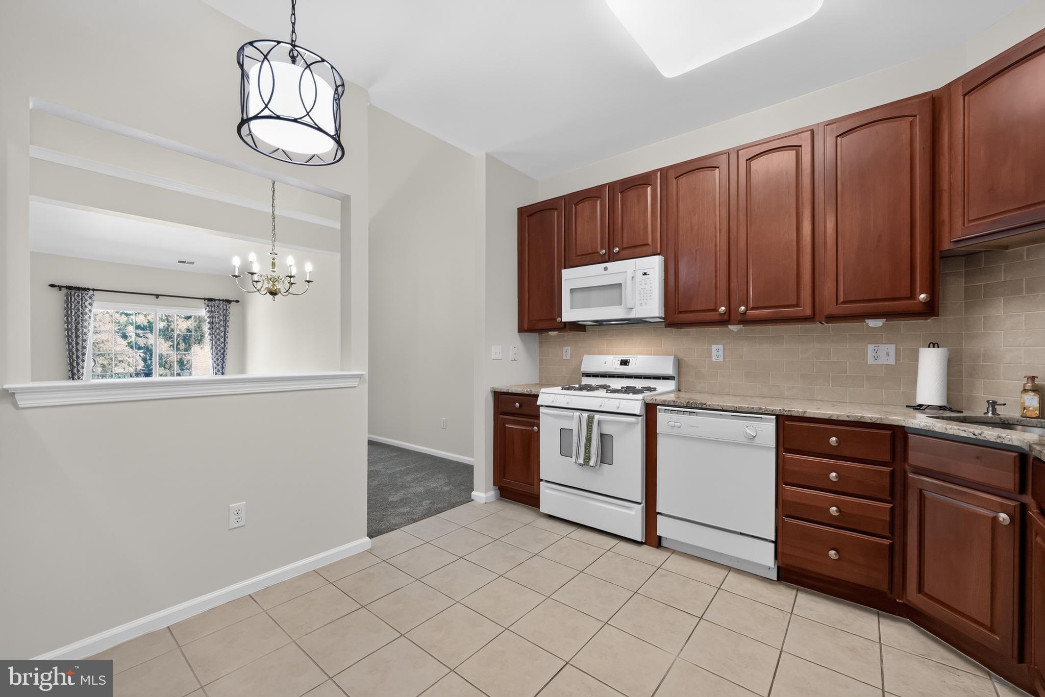 CREEKSIDE VILLAGE - Residential