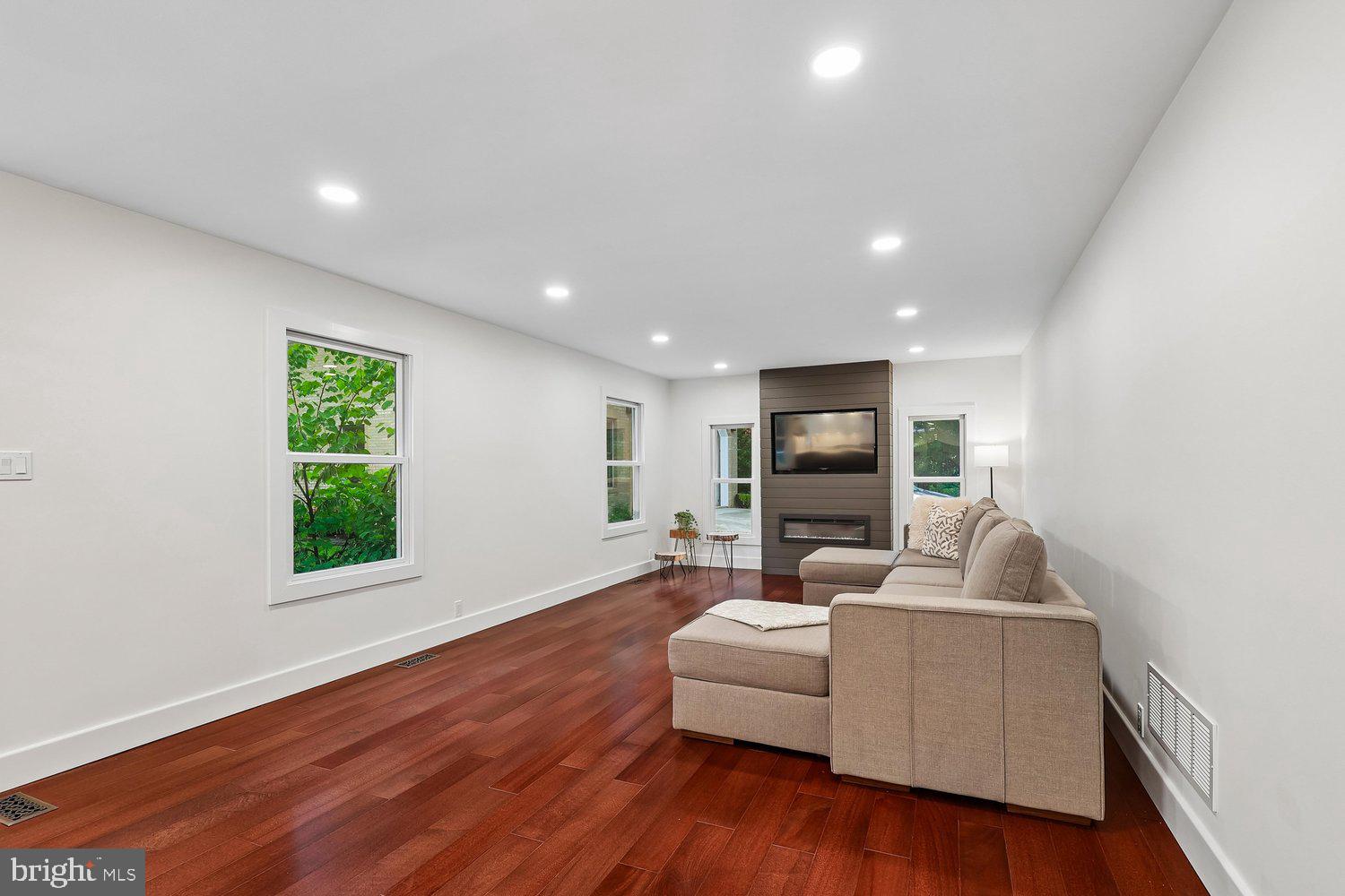 LOCKSLEY - Residential