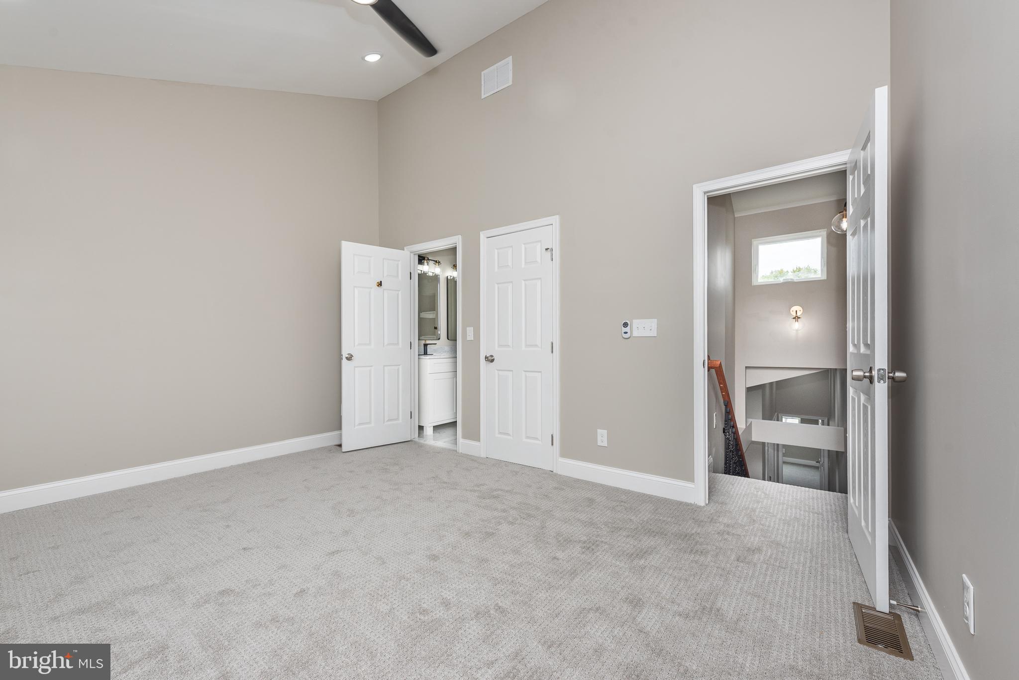 HOLLINS MARKET - Residential