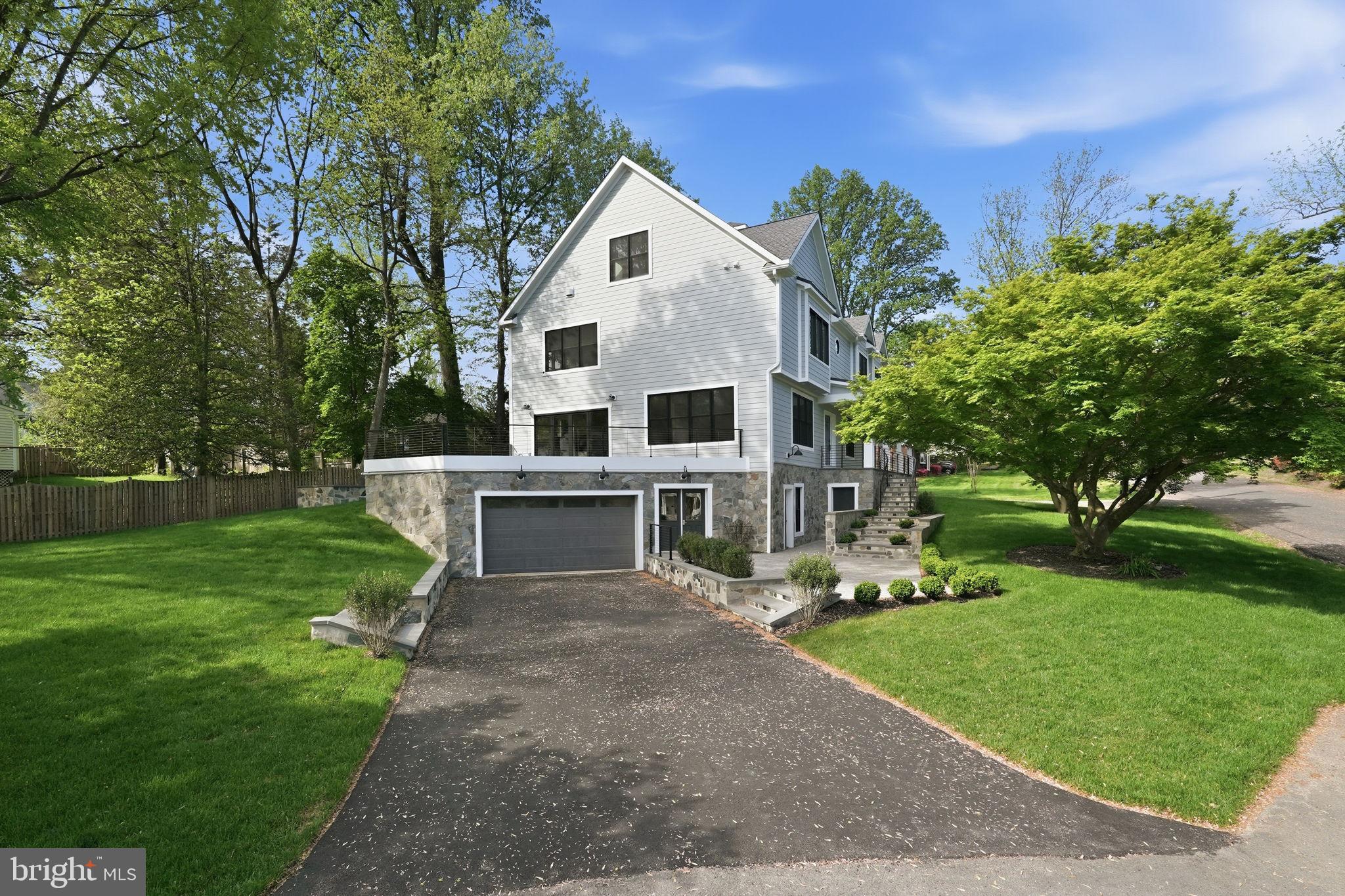 WESTHAMPTON - Residential