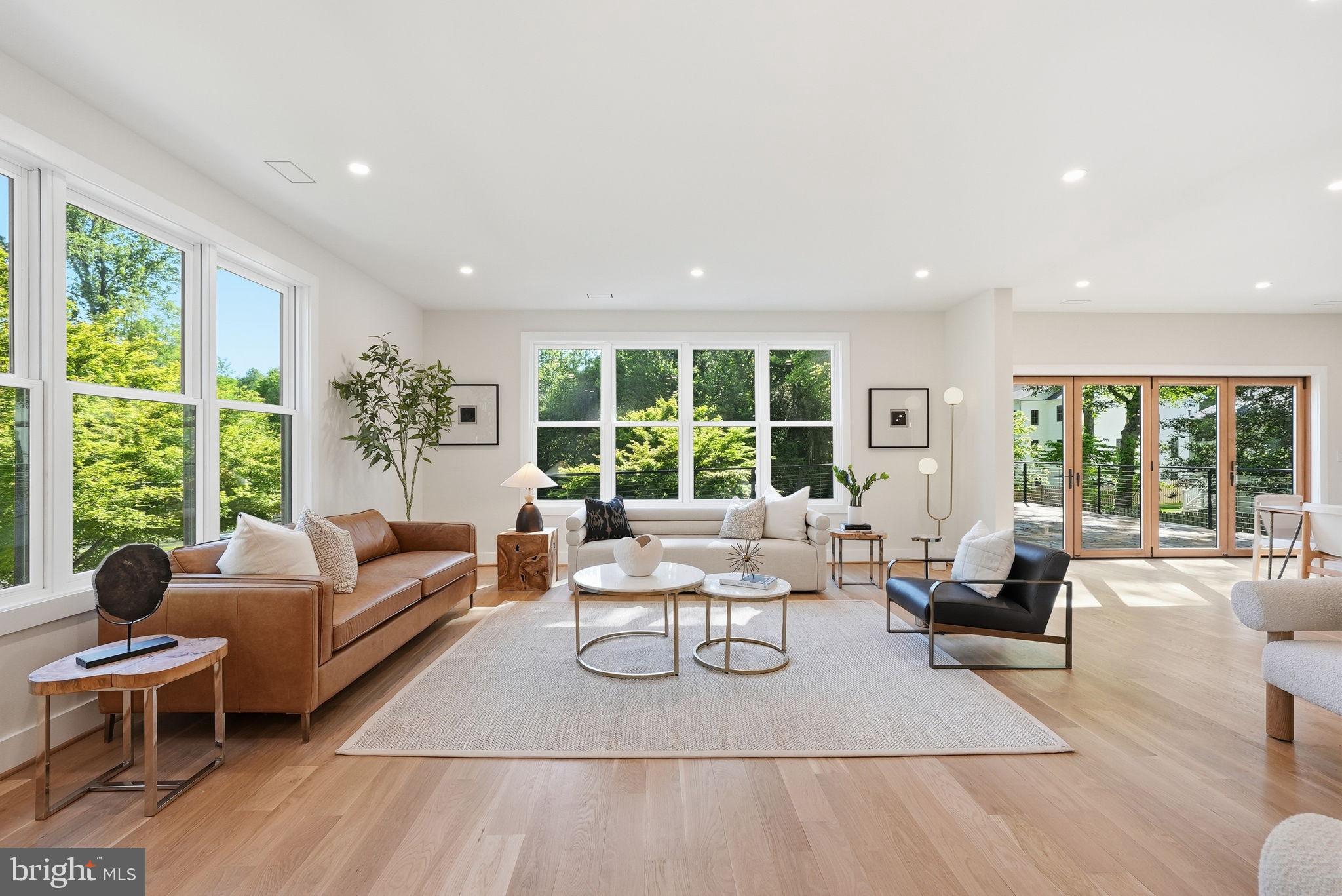 WESTHAMPTON - Residential