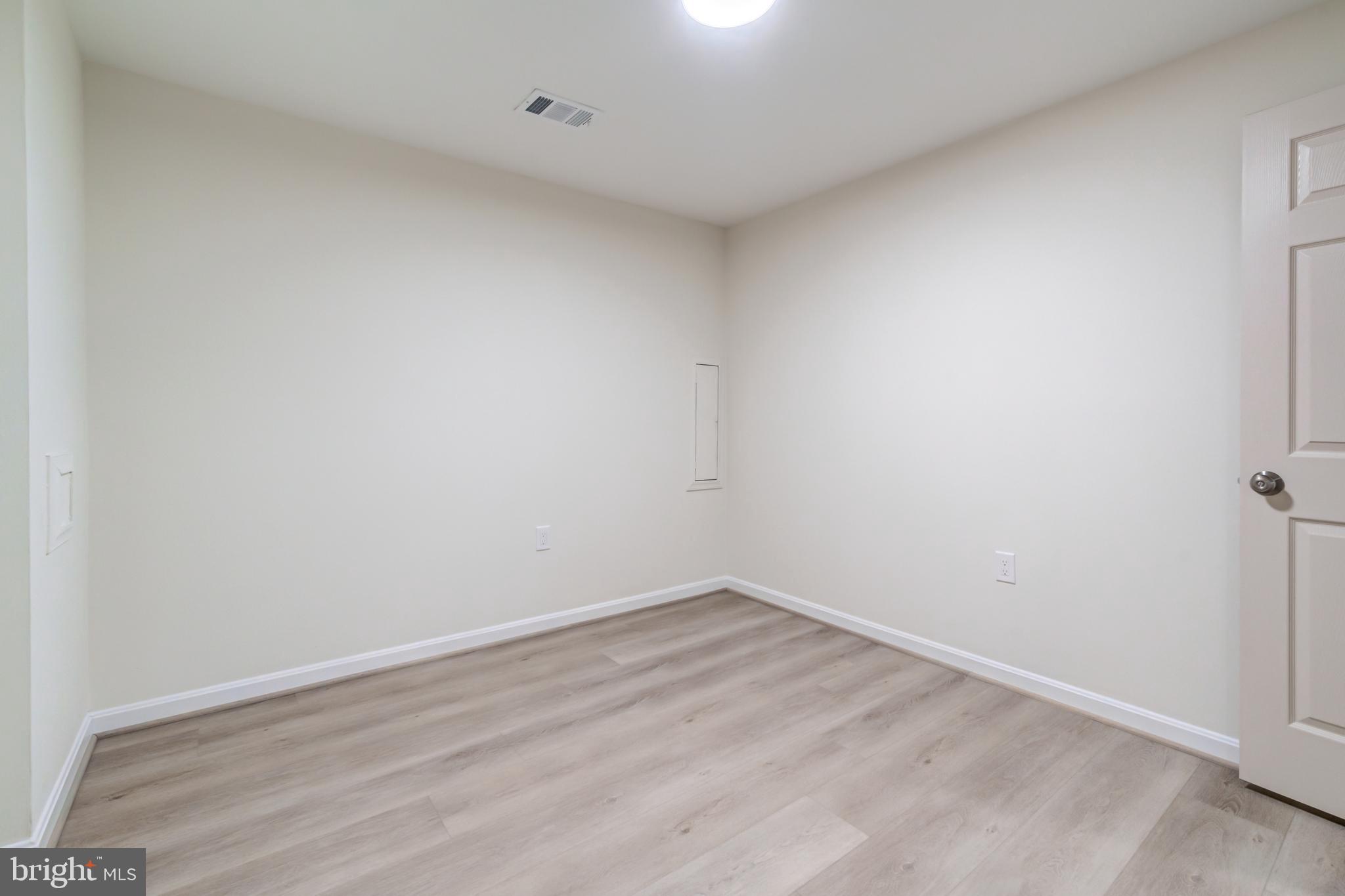 WEST SPRINGFIELD MEWS - Residential