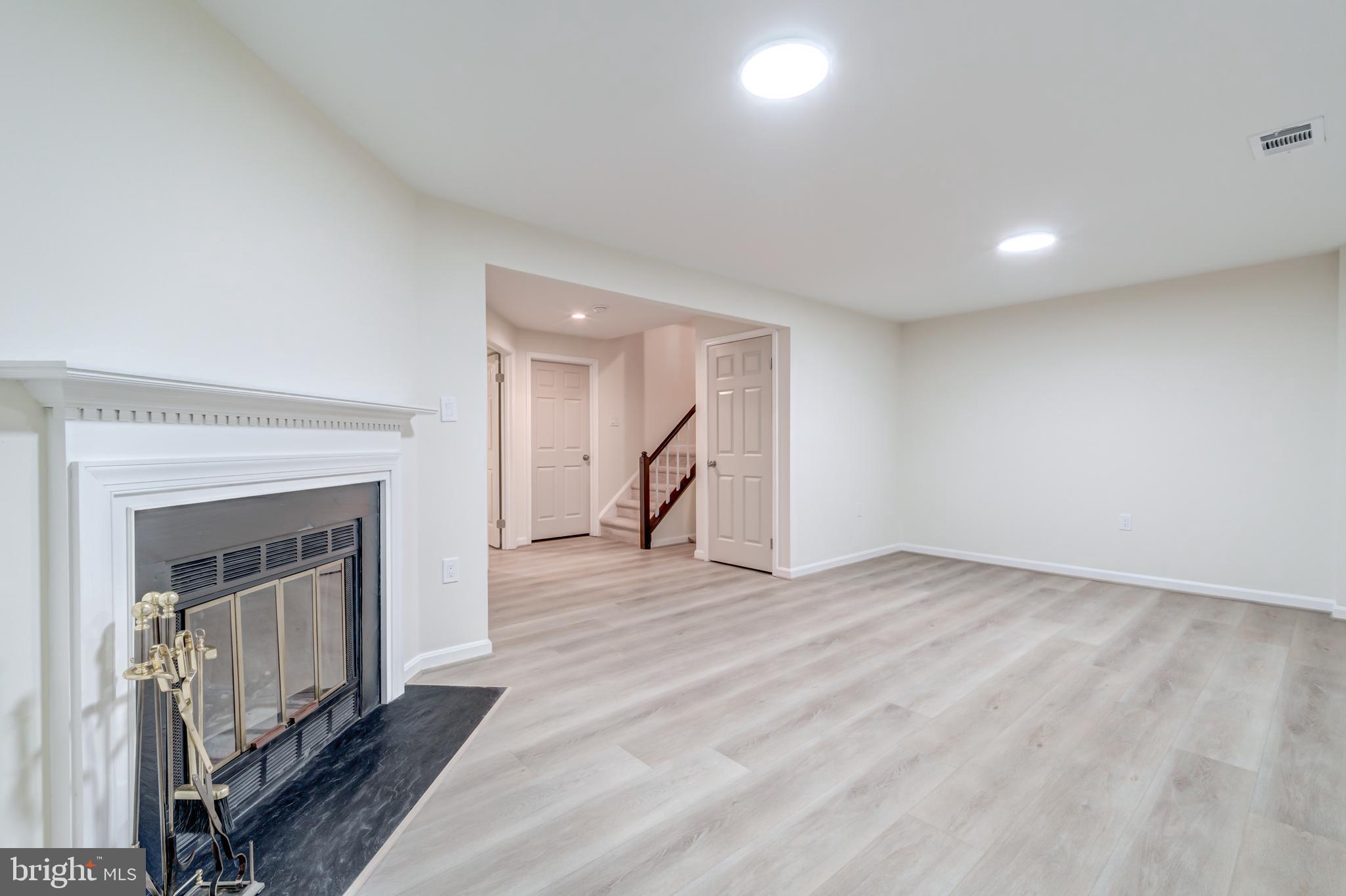 WEST SPRINGFIELD MEWS - Residential