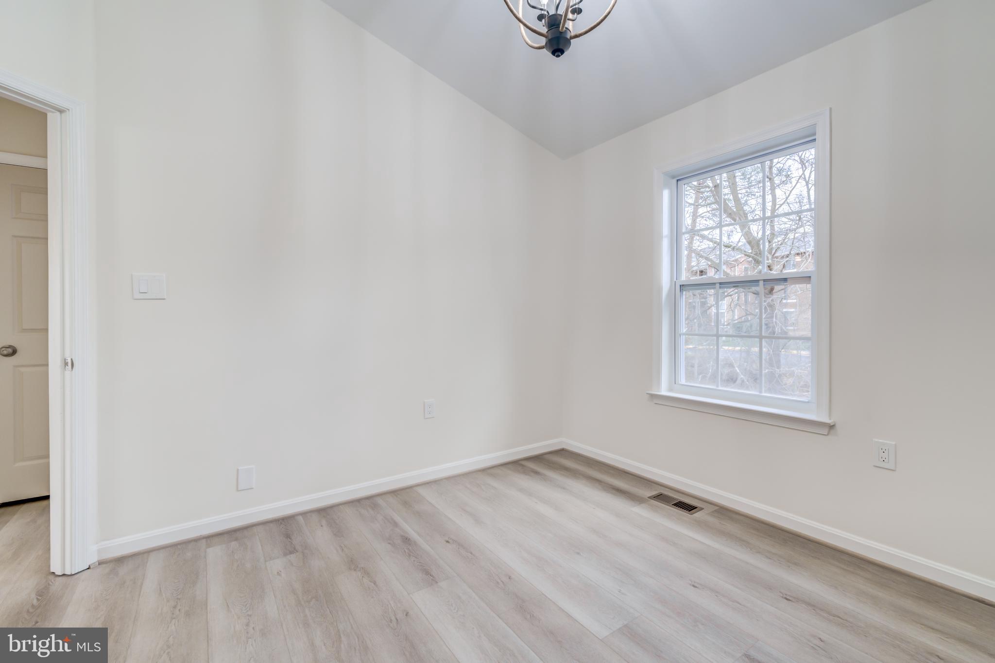 WEST SPRINGFIELD MEWS - Residential