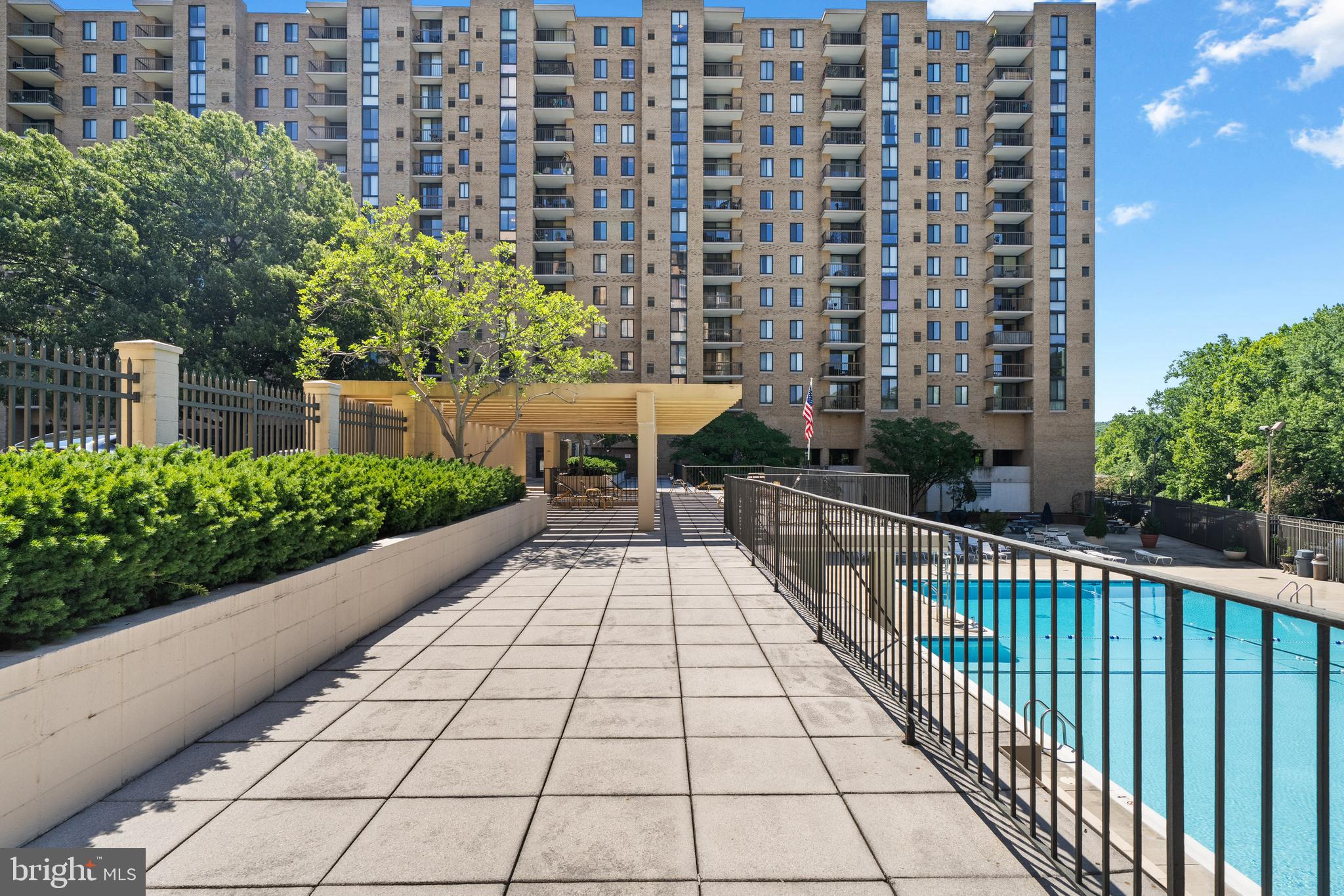 THE CARLTON - Residential