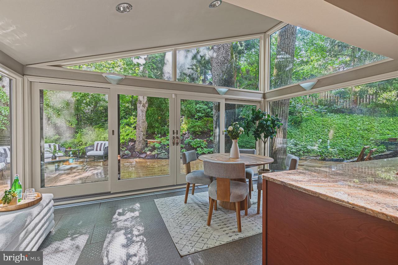FOREST HILLS - Residential
