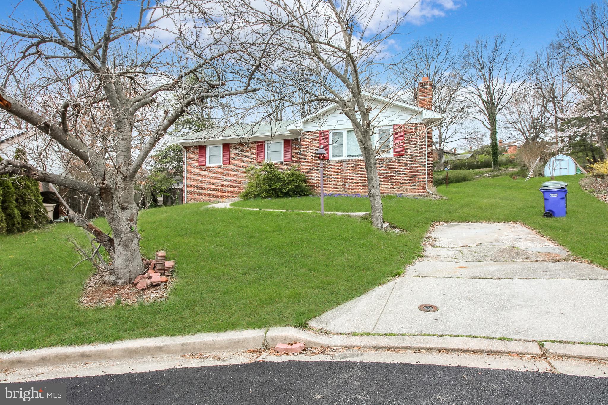 COLLEGE PARK WOODS - Residential