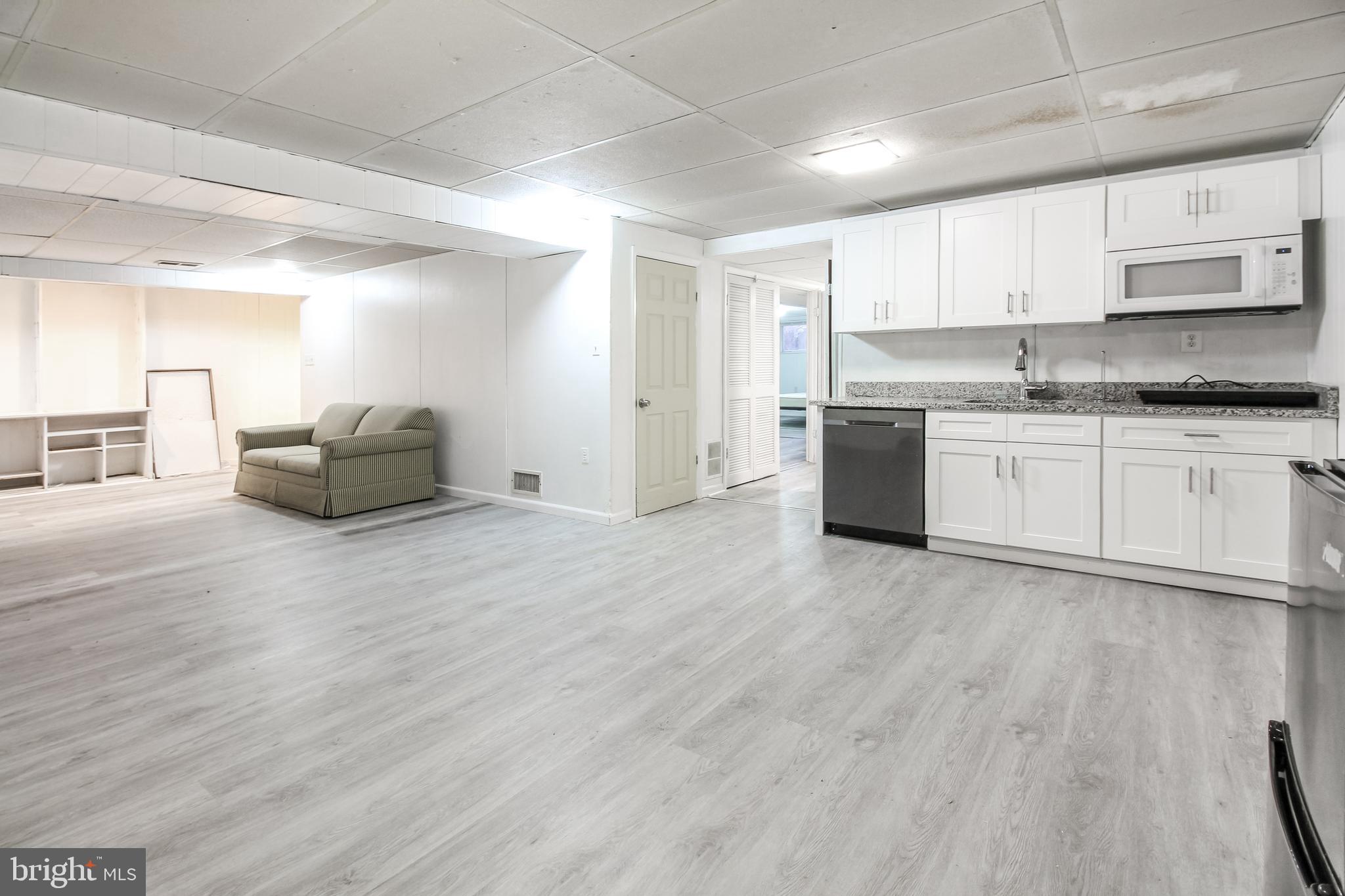COLLEGE PARK WOODS - Residential