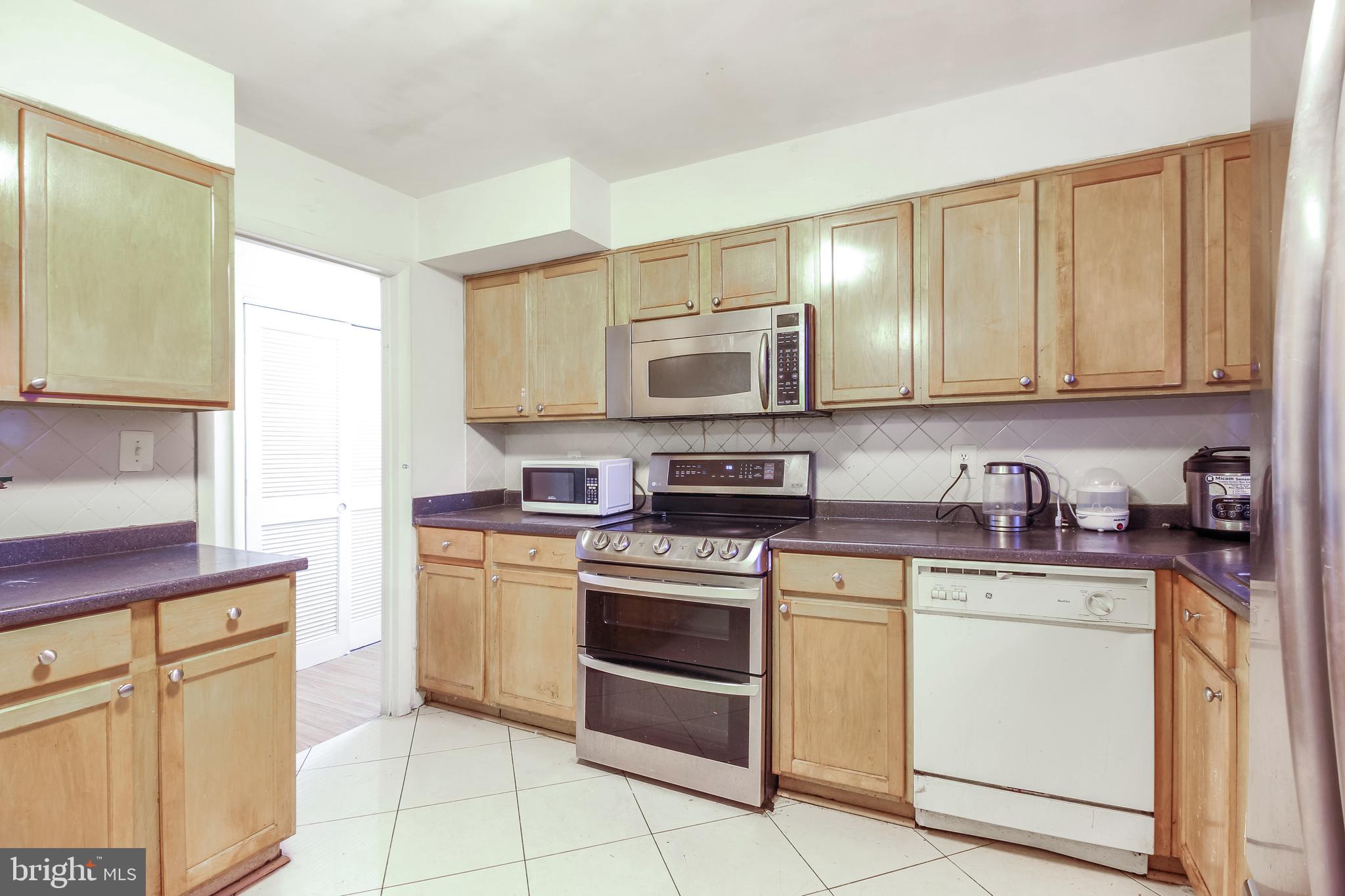 COLLEGE PARK WOODS - Residential