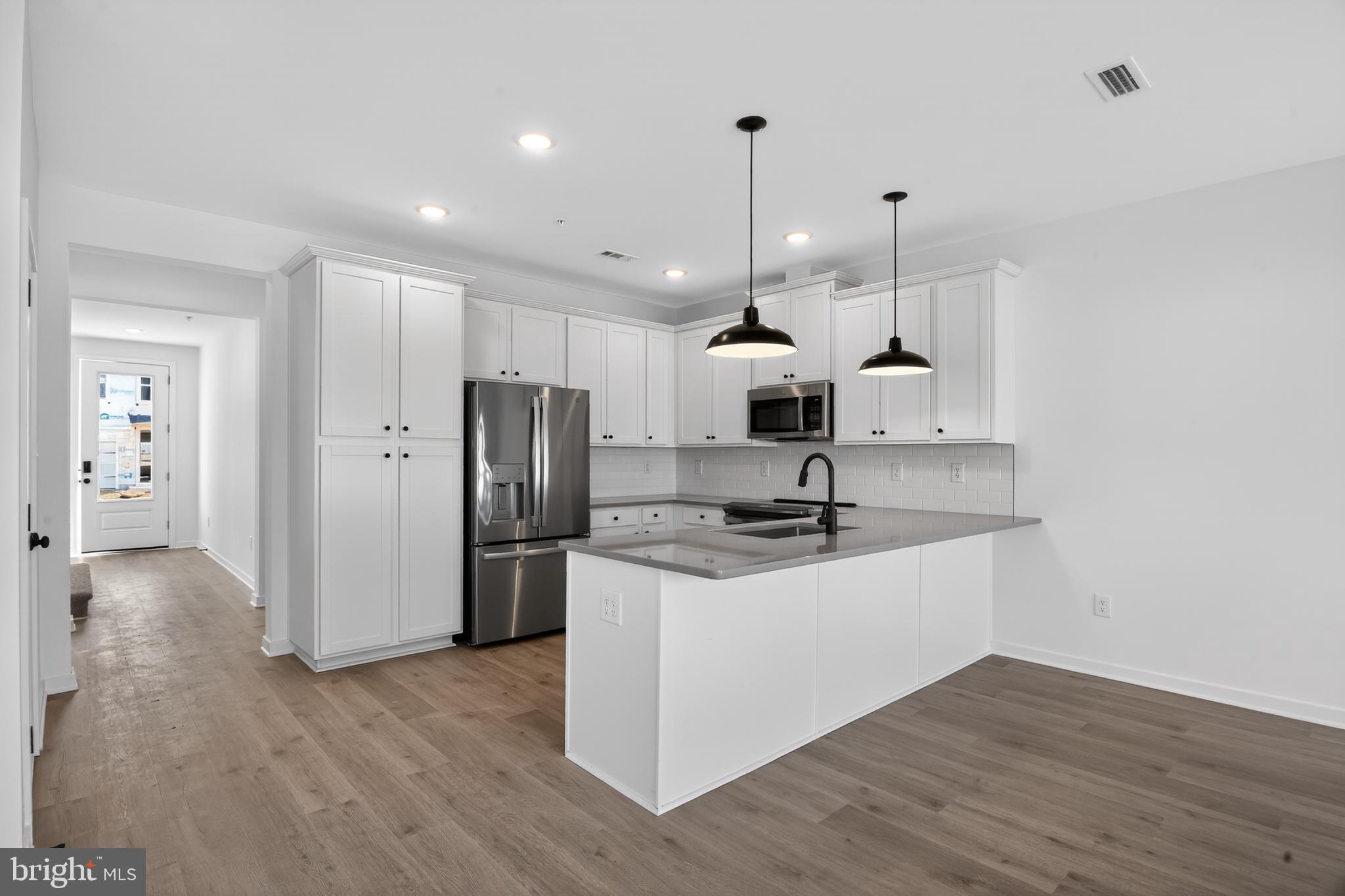 NORTH POINTE COMMONS - Residential