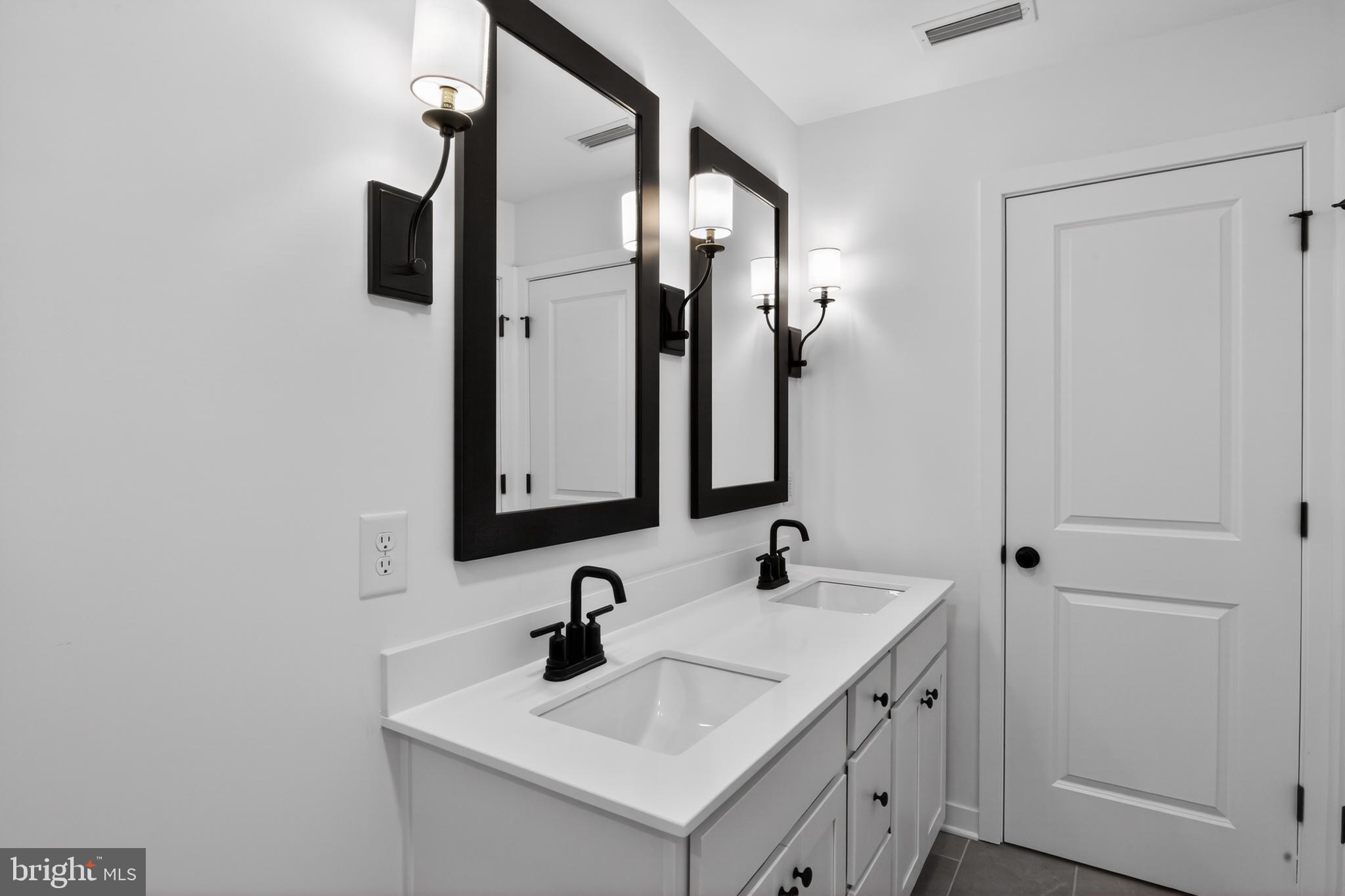 NORTH POINTE COMMONS - Residential