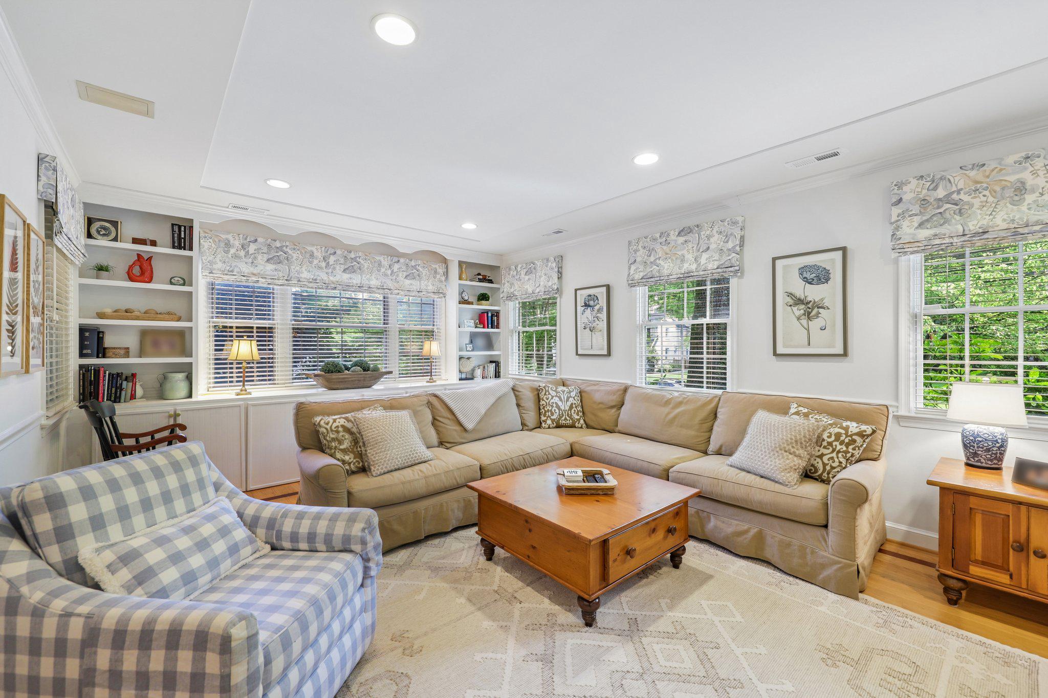 WOODACRES - Residential