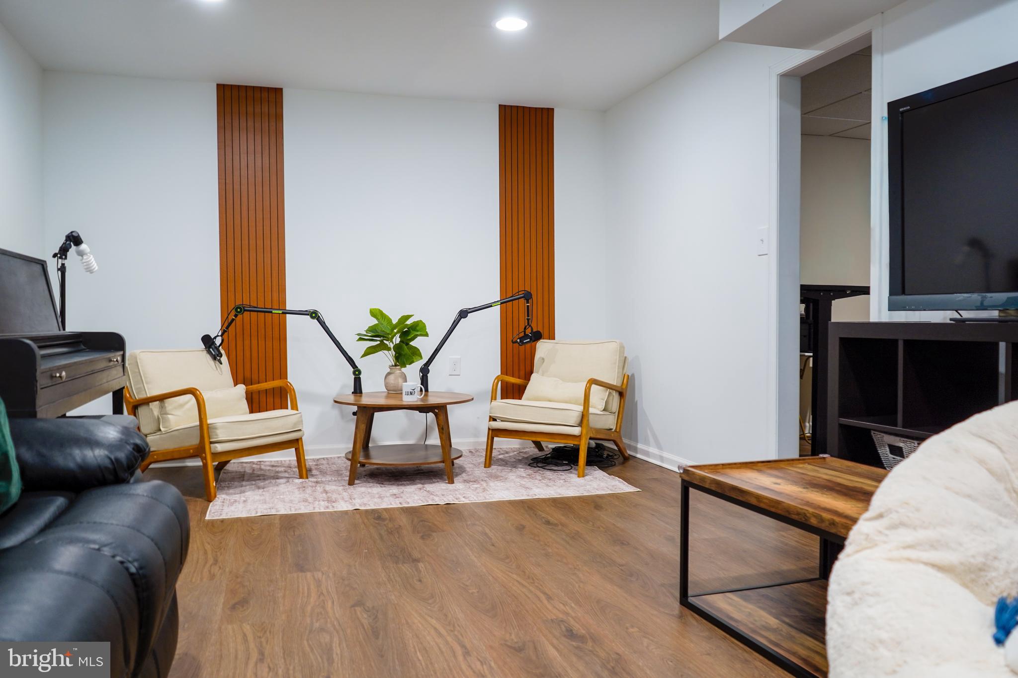 POPLAR WOODS - Residential