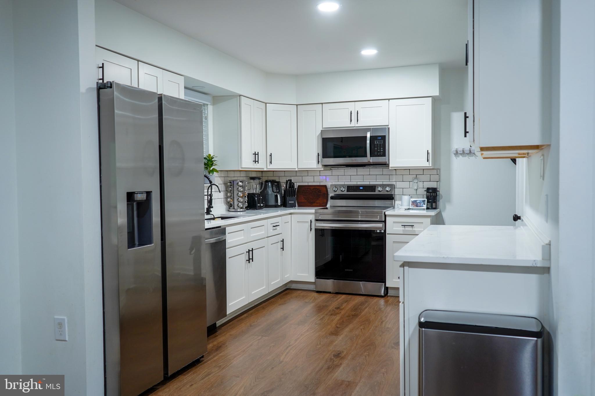 POPLAR WOODS - Residential