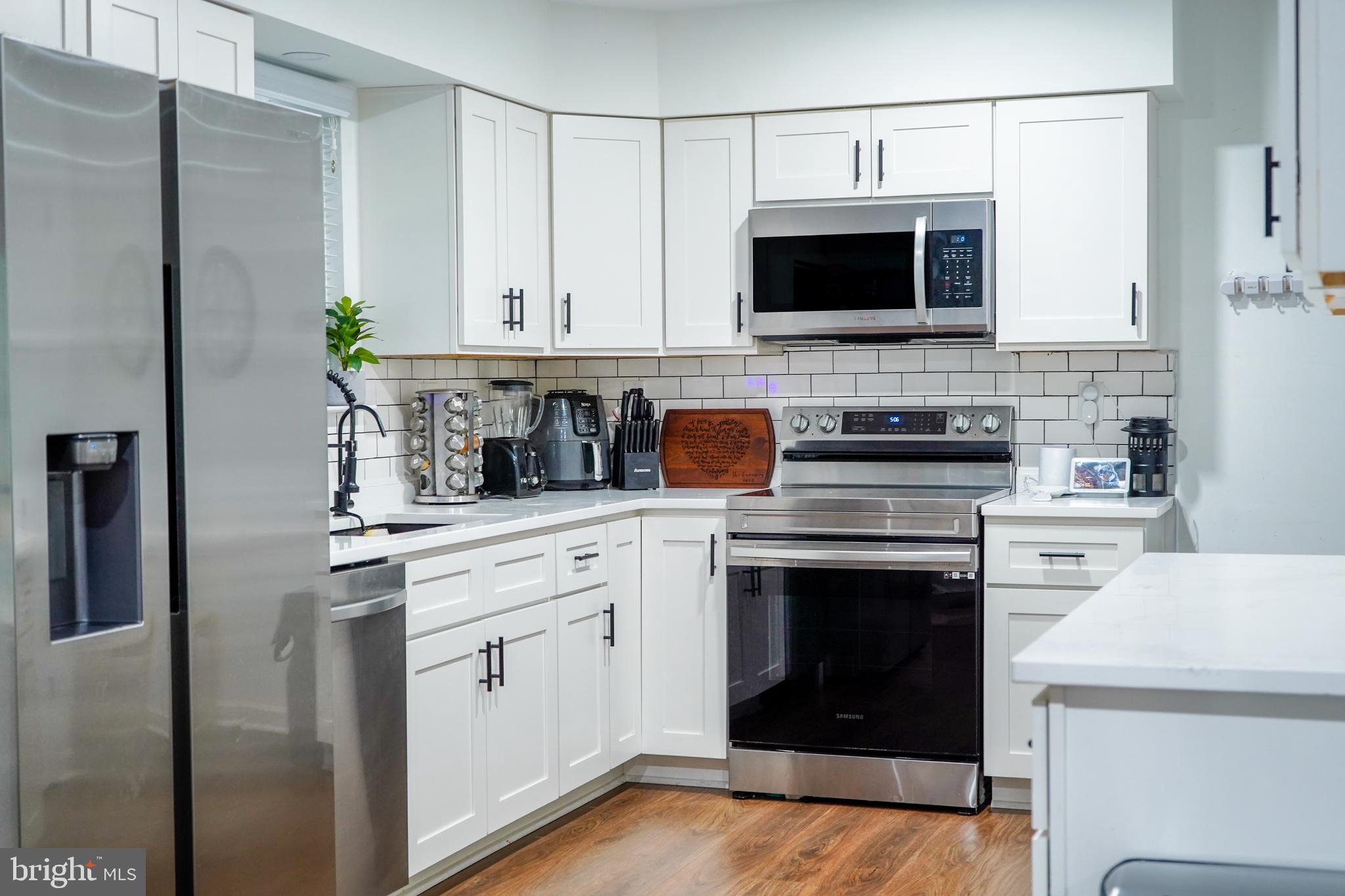 POPLAR WOODS - Residential