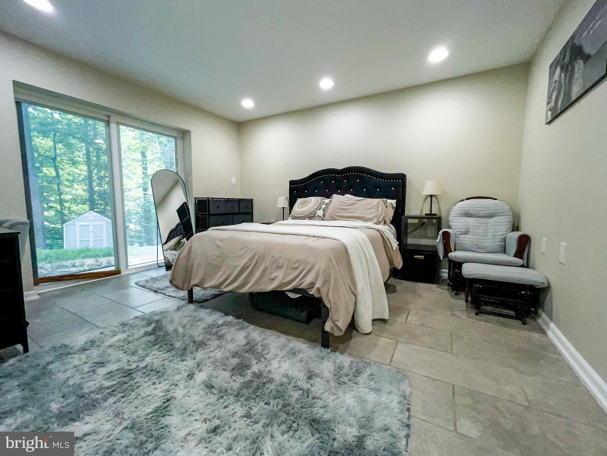 POPLAR WOODS - Residential