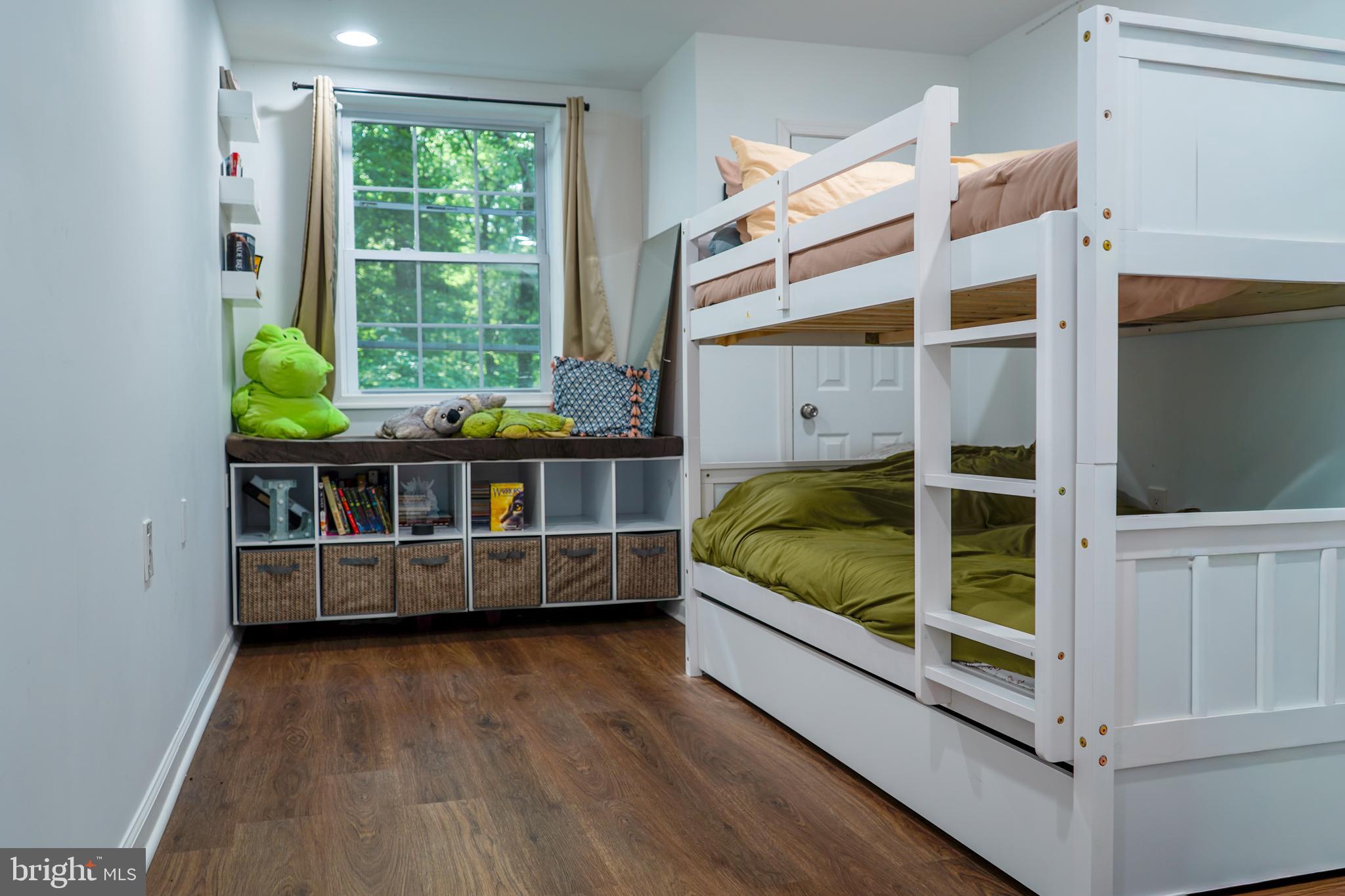 POPLAR WOODS - Residential