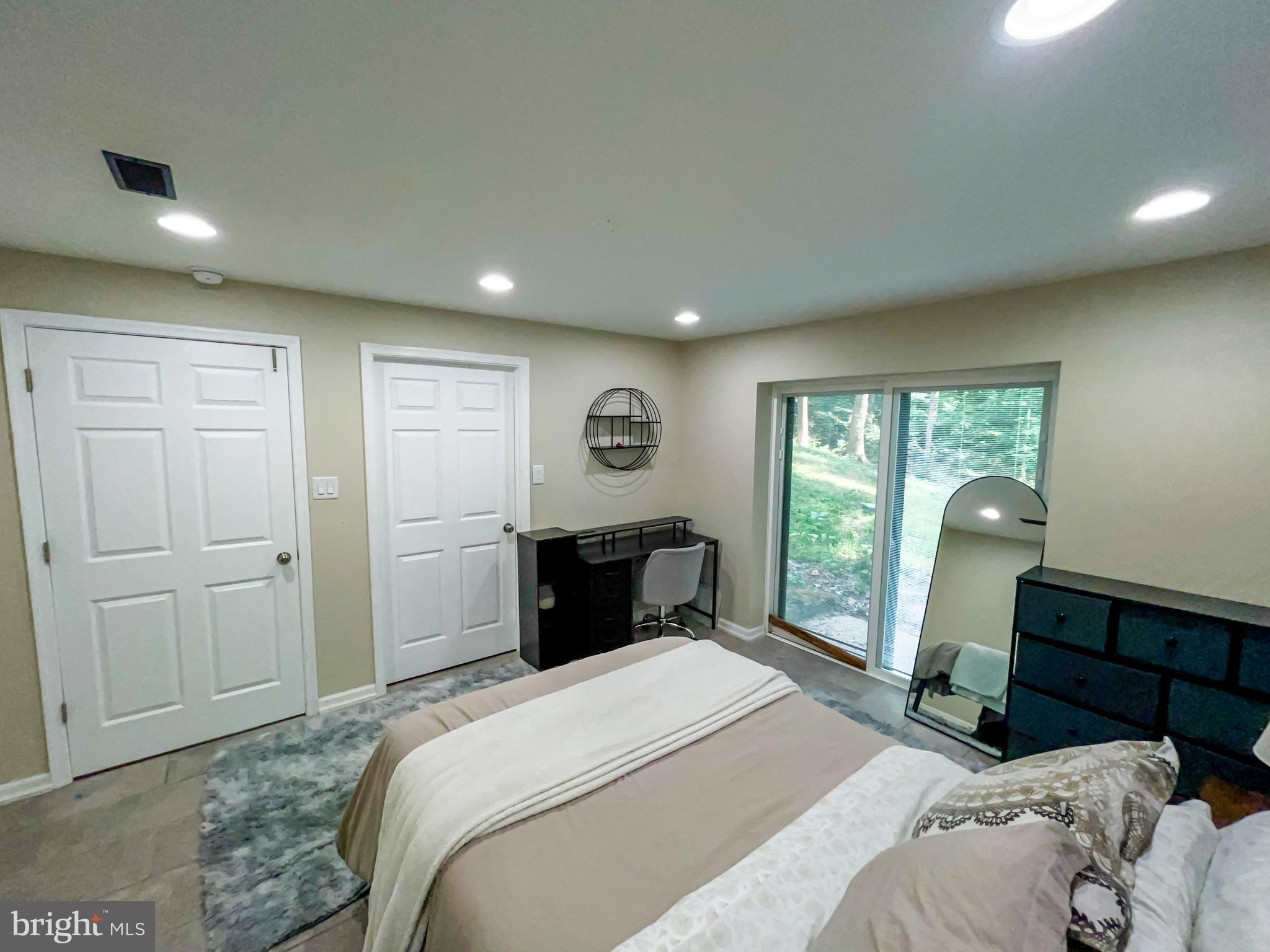 POPLAR WOODS - Residential