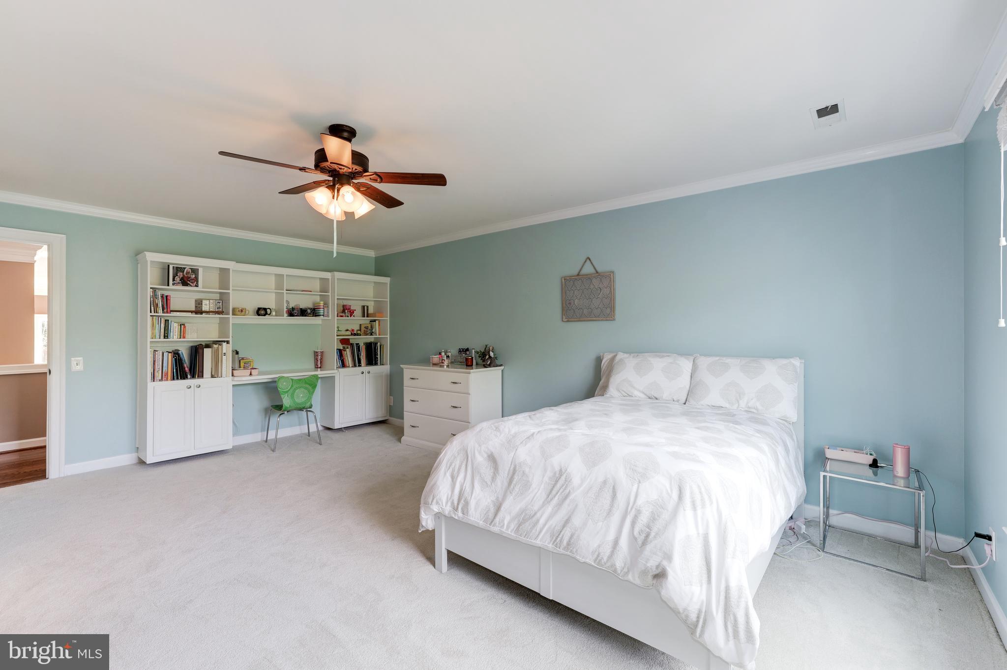MCLEAN HUNDRED - Residential