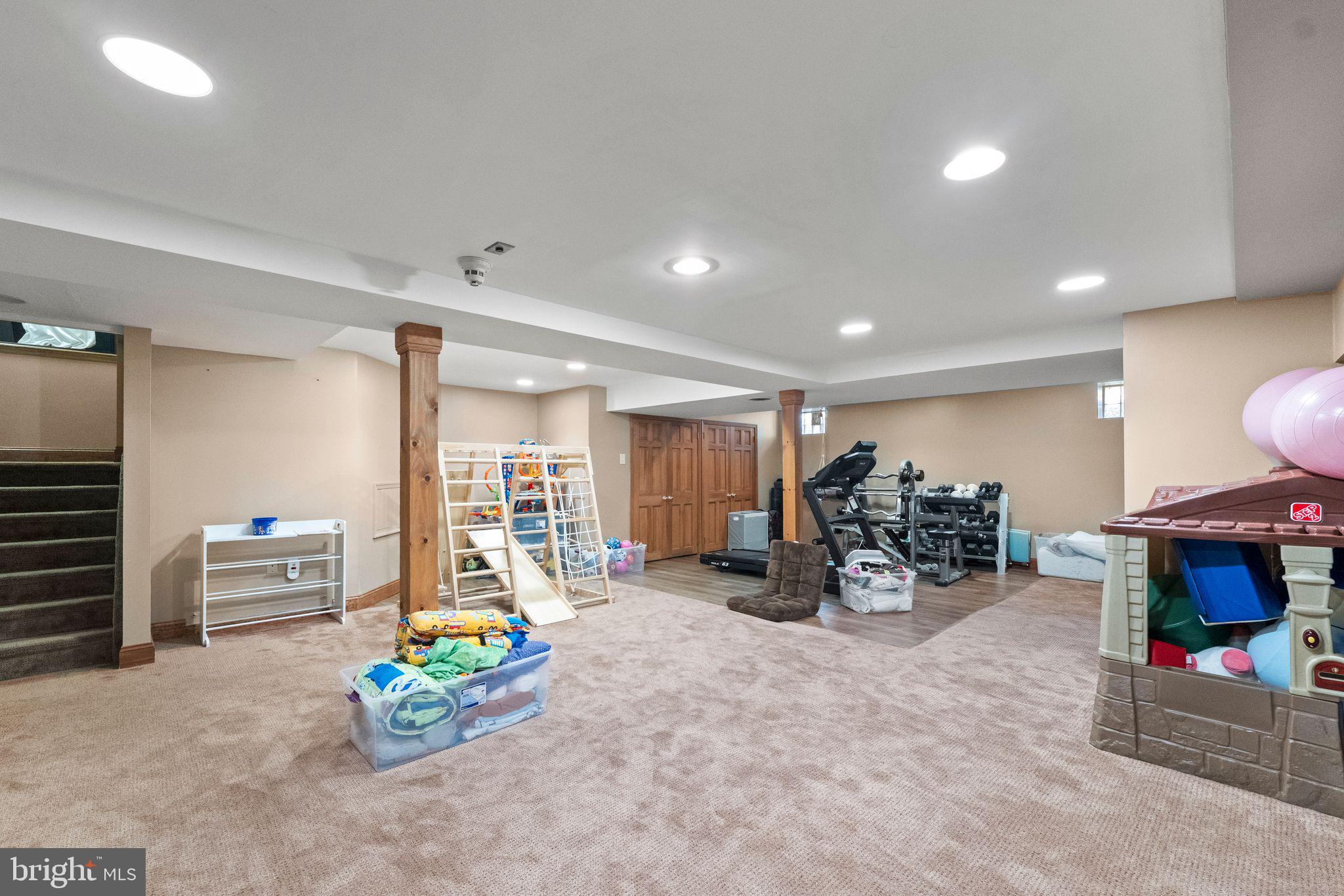 CROWN POINTE - Residential