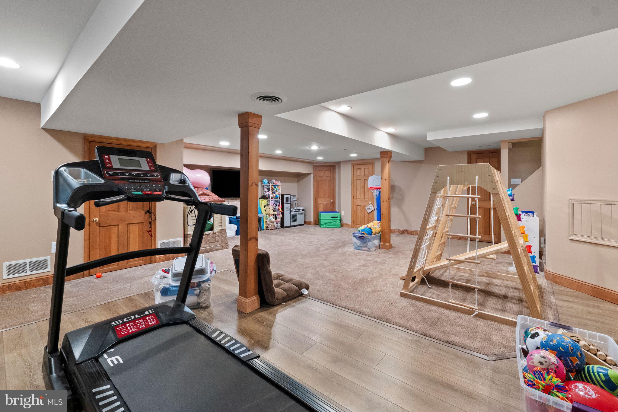 CROWN POINTE - Residential
