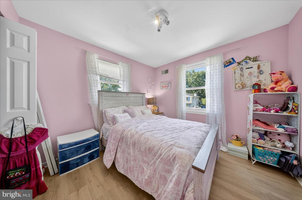 BREEZEWOOD - Residential