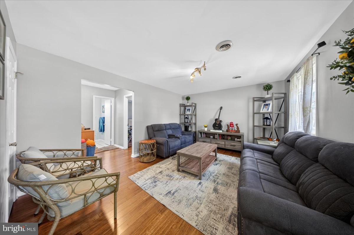 BREEZEWOOD - Residential