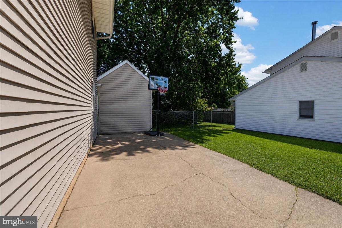 BREEZEWOOD - Residential