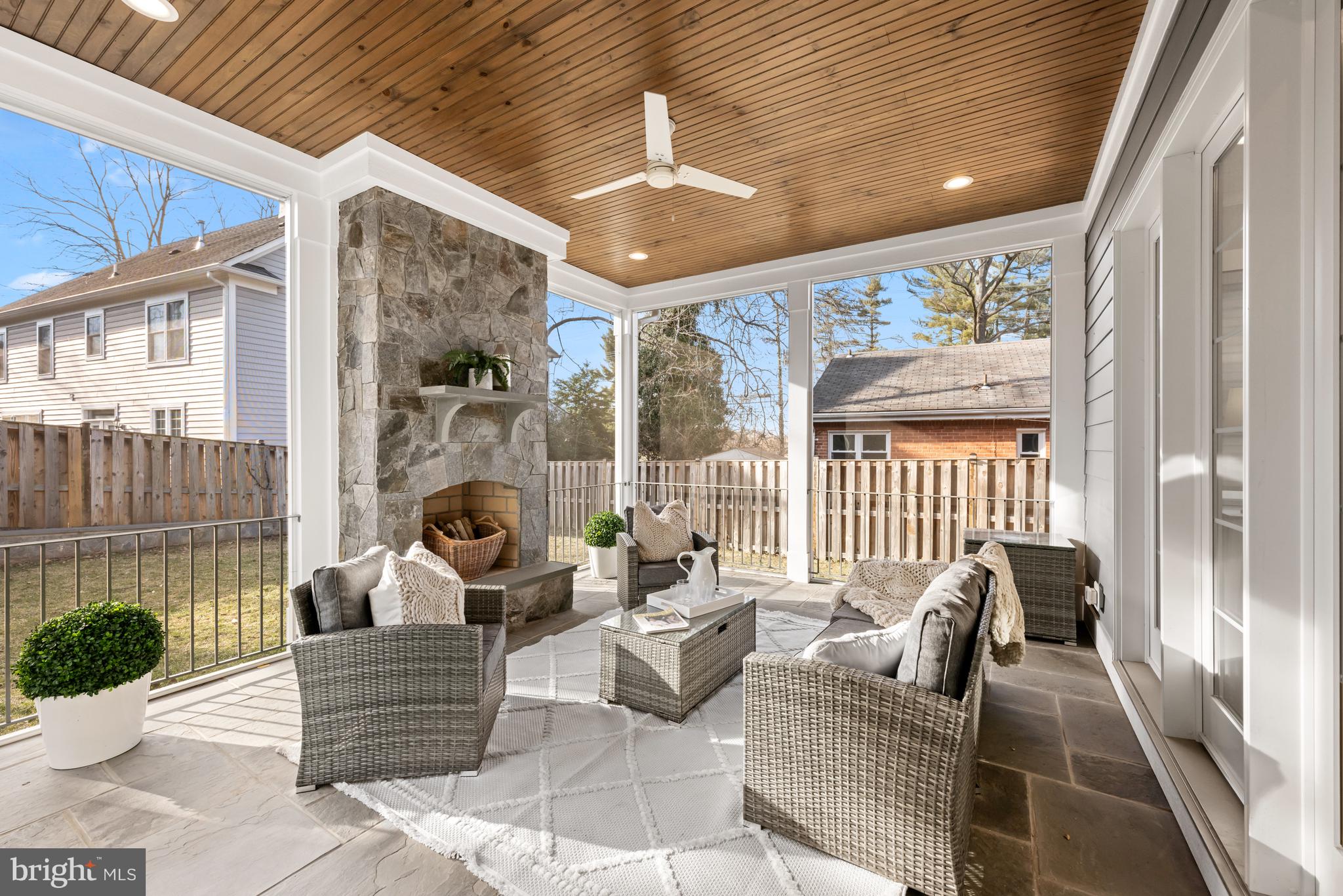 PINEVIEW - Residential