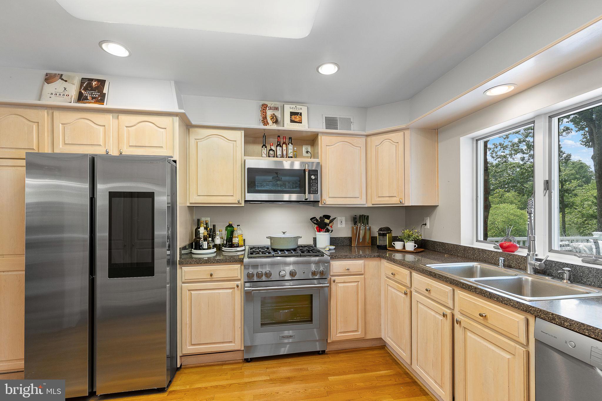 LAKE BARCROFT - Residential