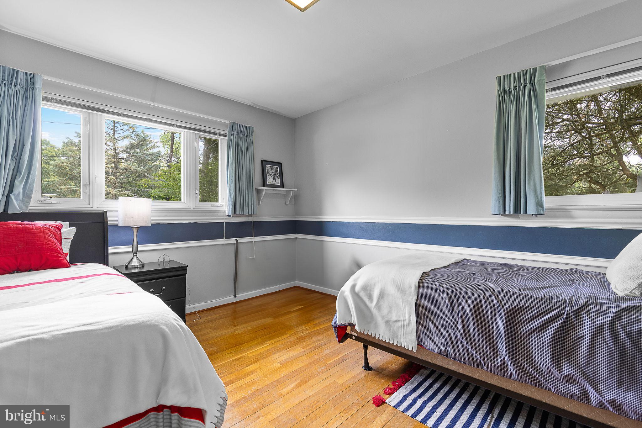 LAKE BARCROFT - Residential