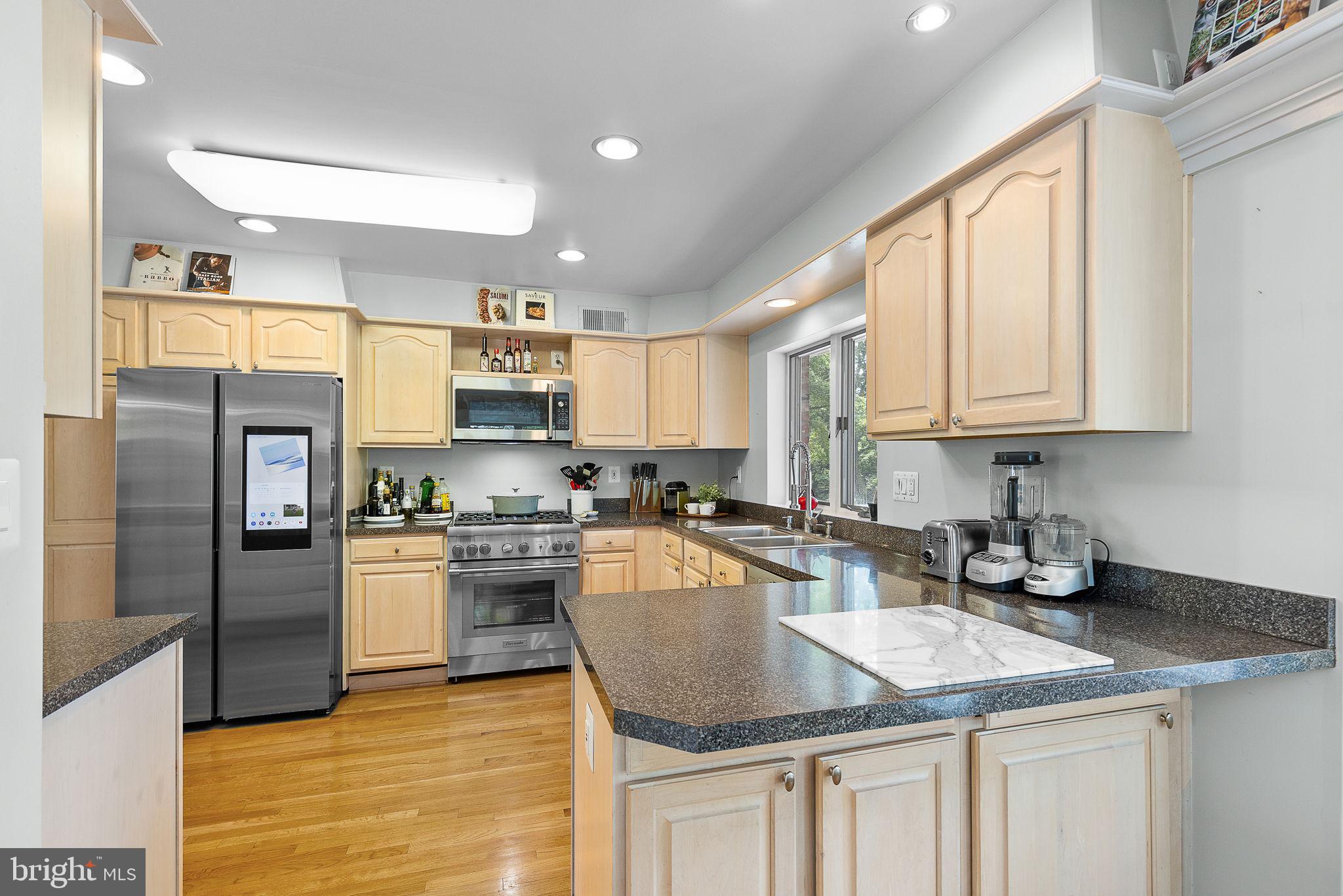 LAKE BARCROFT - Residential