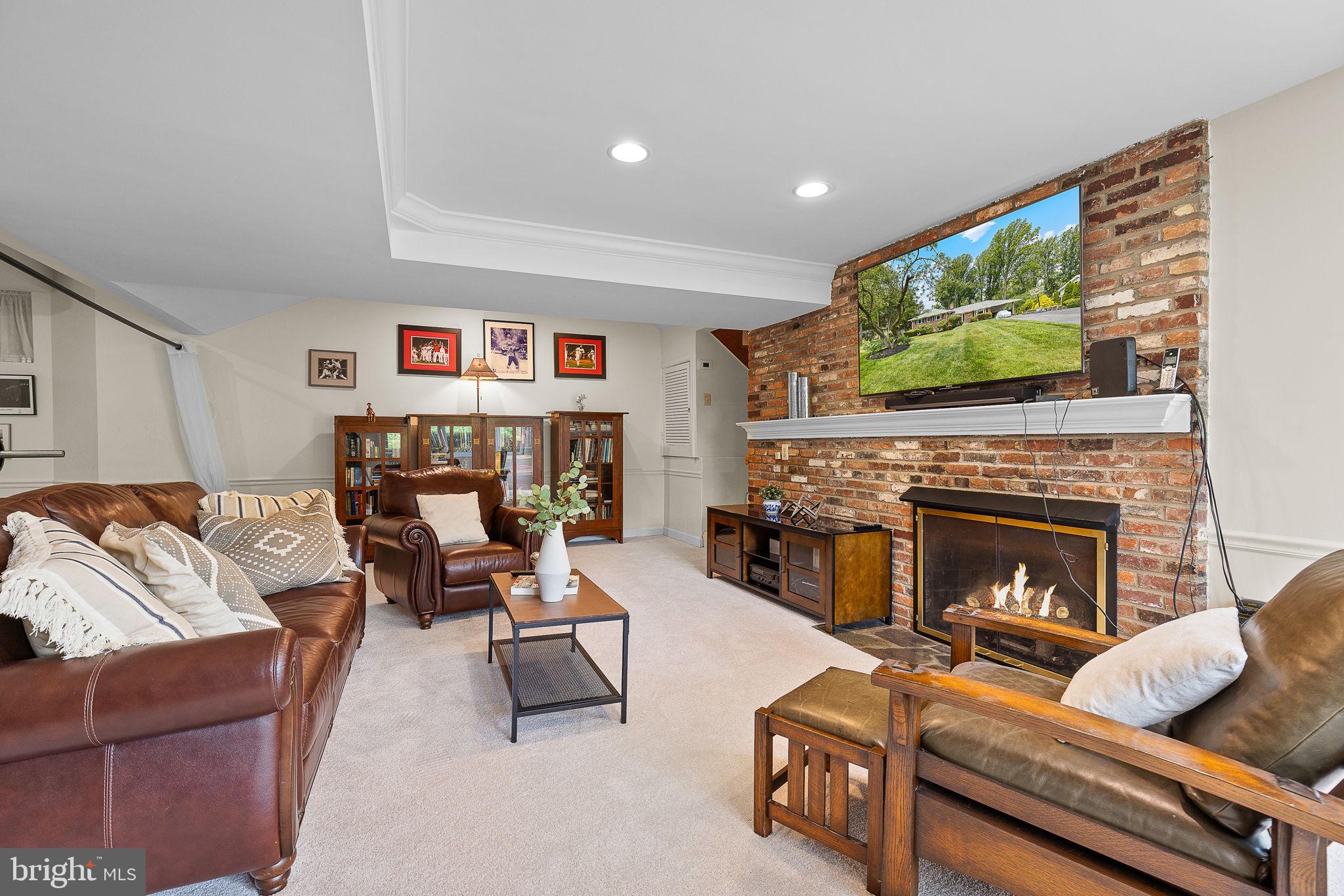 LAKE BARCROFT - Residential