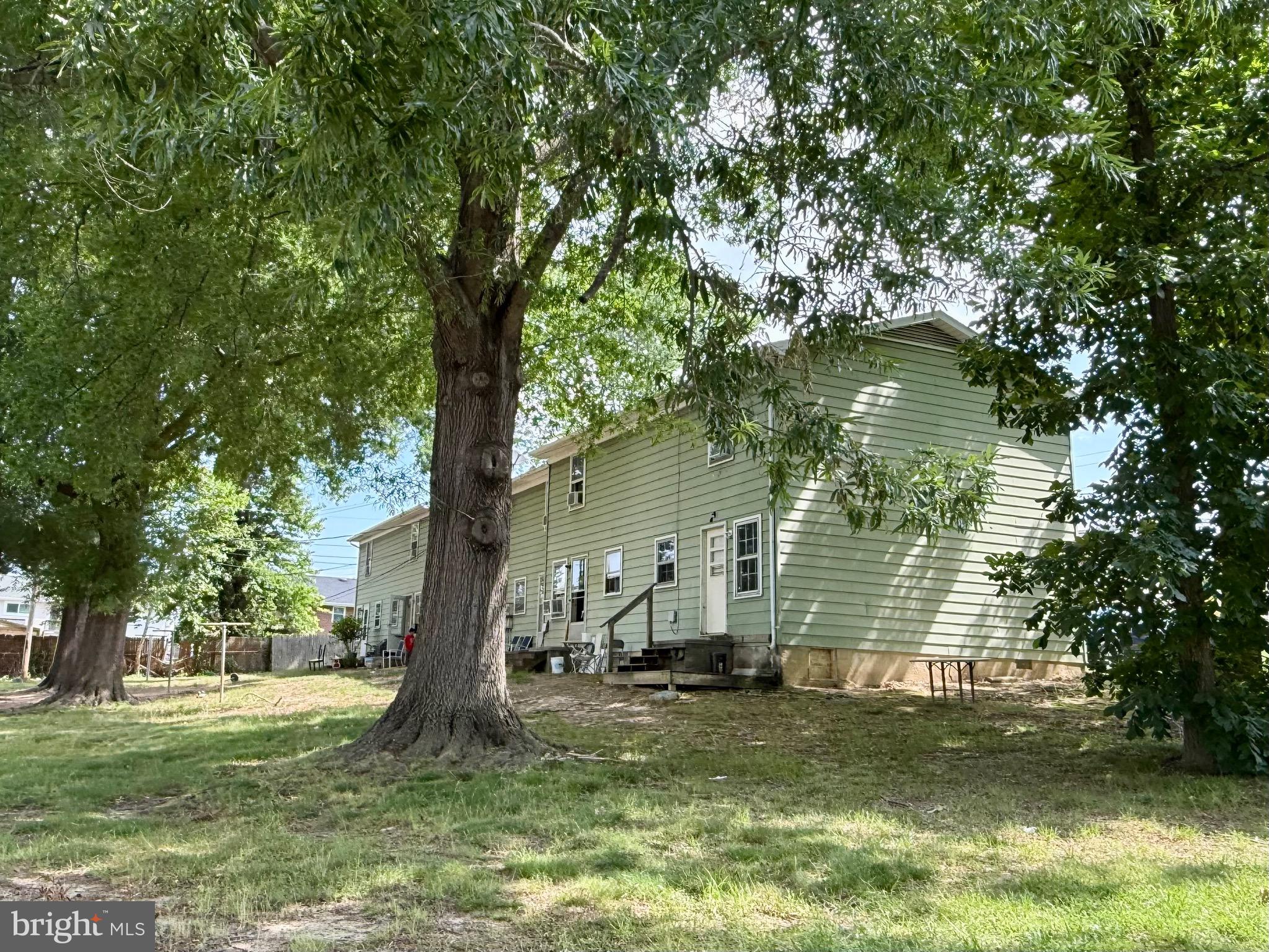 ROYAL VILLAGE - Commercial Sale