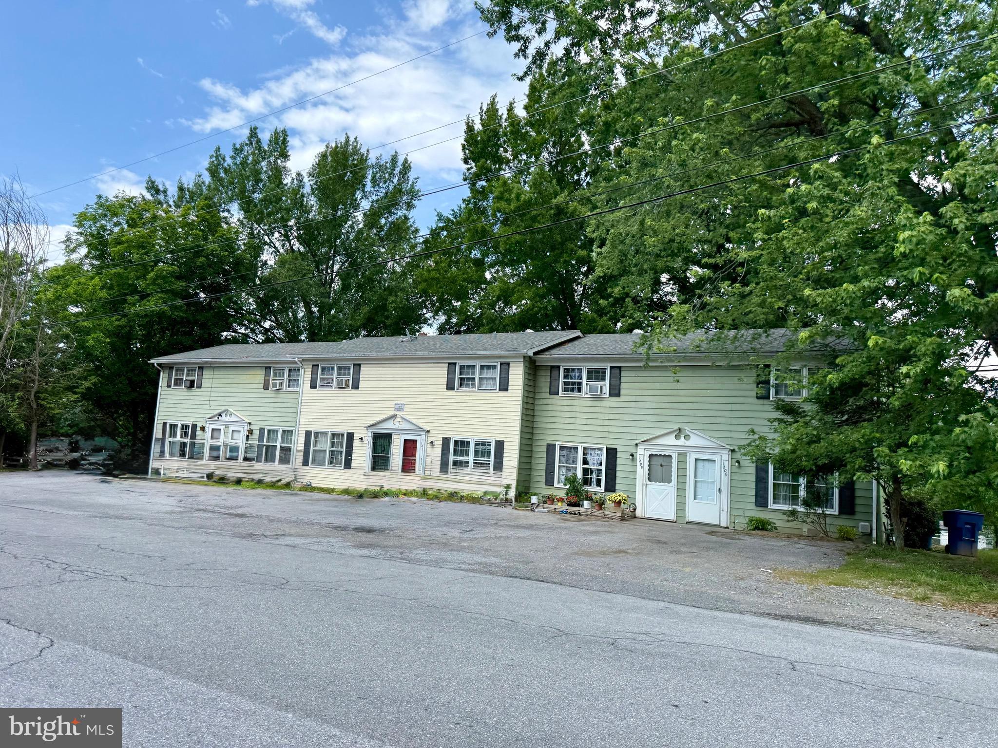 ROYAL VILLAGE - Commercial Sale