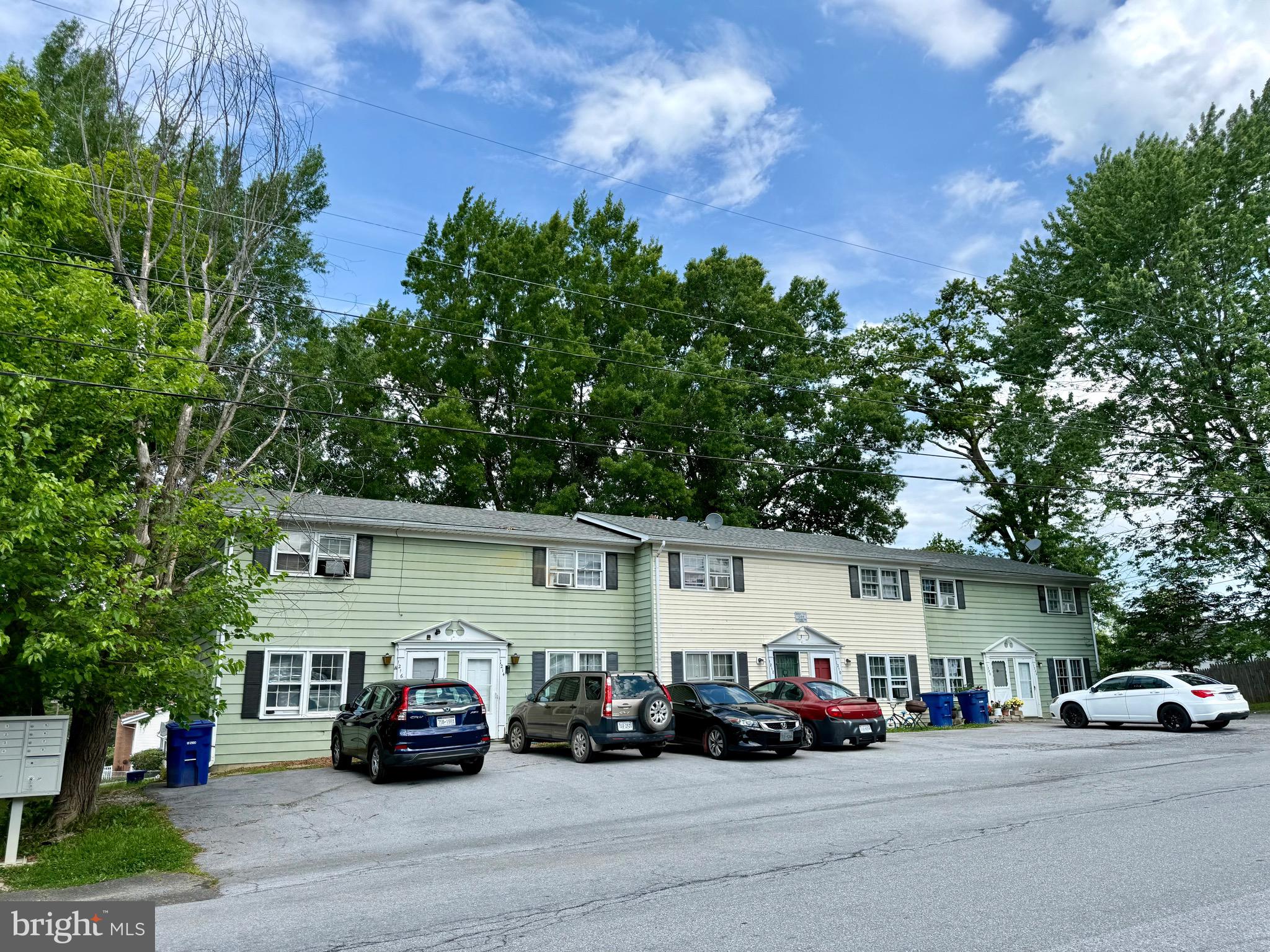 ROYAL VILLAGE - Commercial Sale