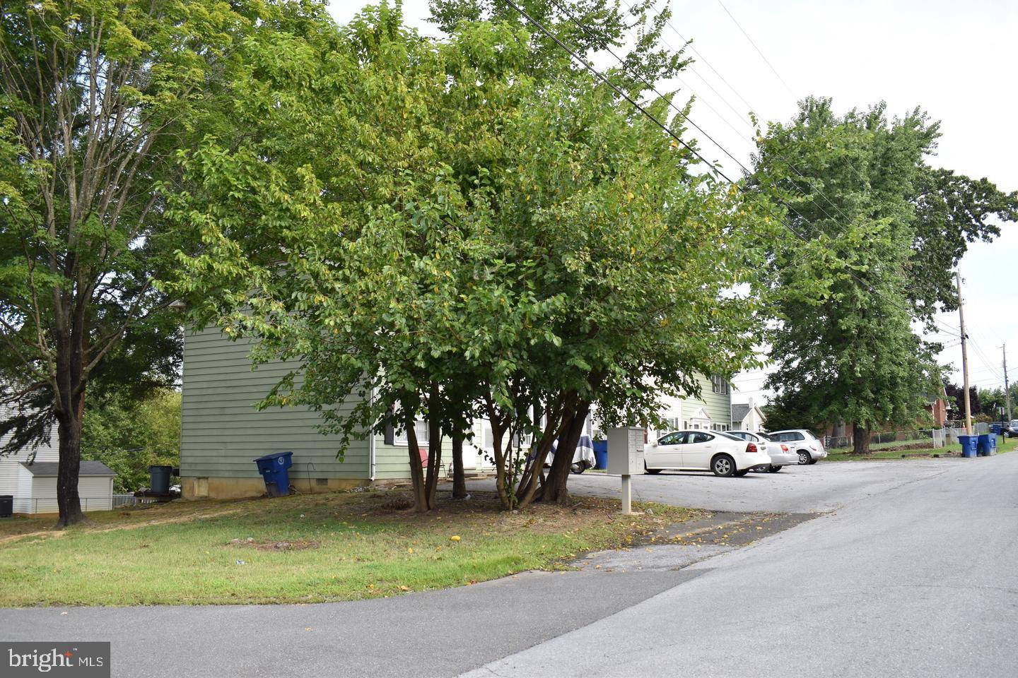 ROYAL VILLAGE - Commercial Sale