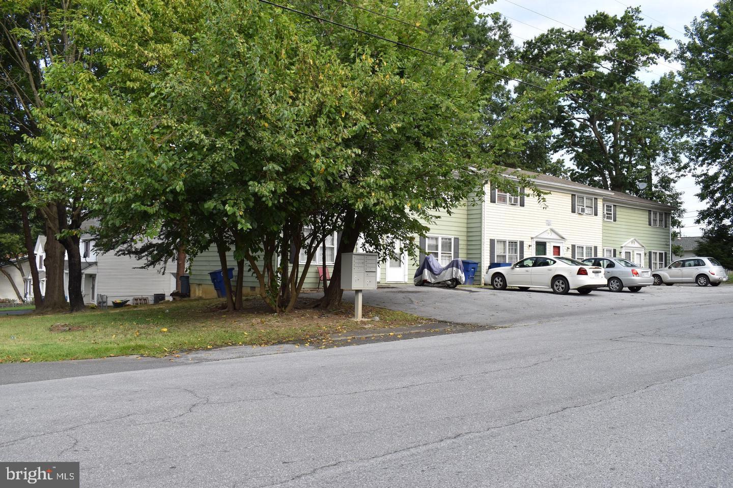 ROYAL VILLAGE - Commercial Sale