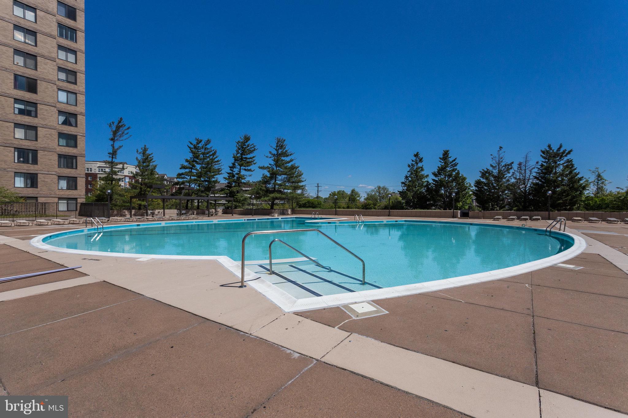 SKYLINE PLAZA - Residential