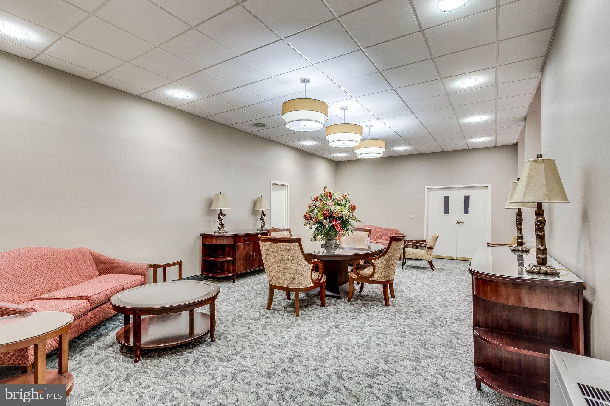 SKYLINE PLAZA - Residential