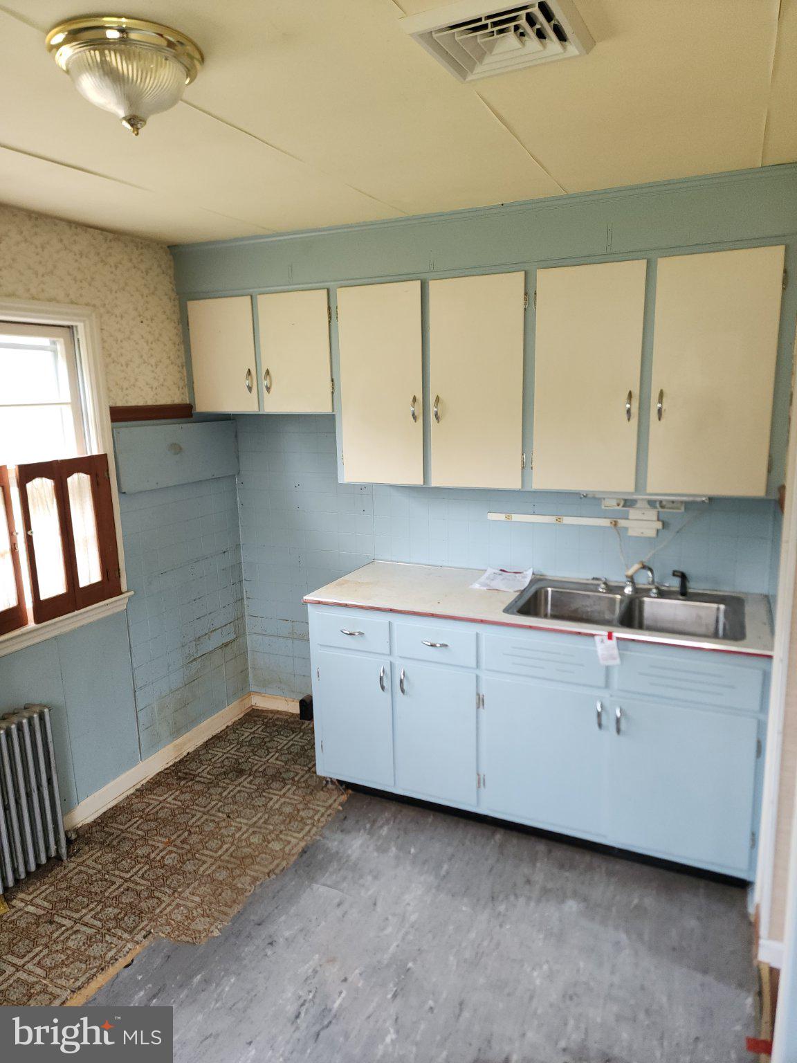 PITTSVILLE MANOR - Residential